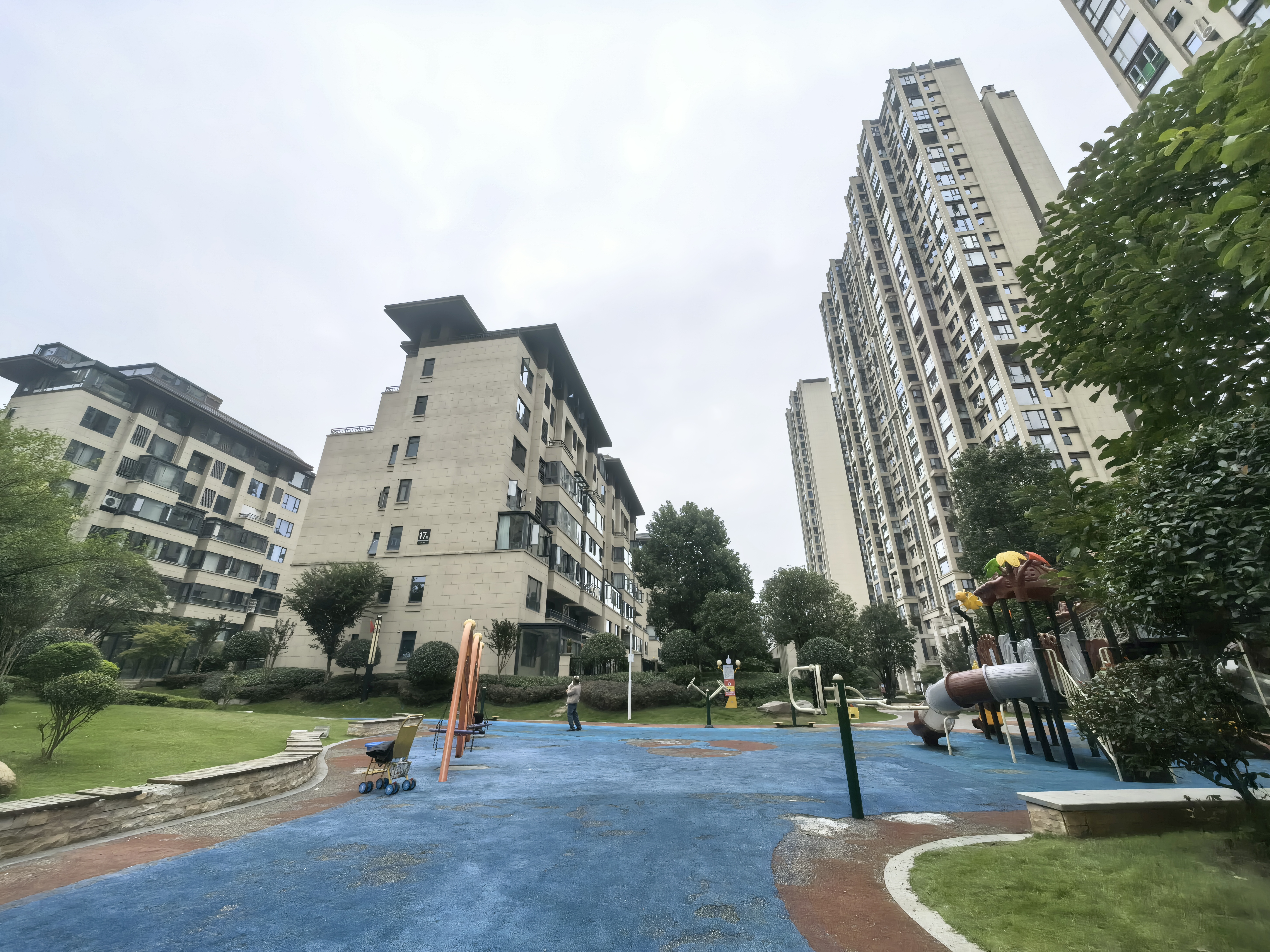 昊天珑璟湾  3室2厅1卫    55.0万客厅