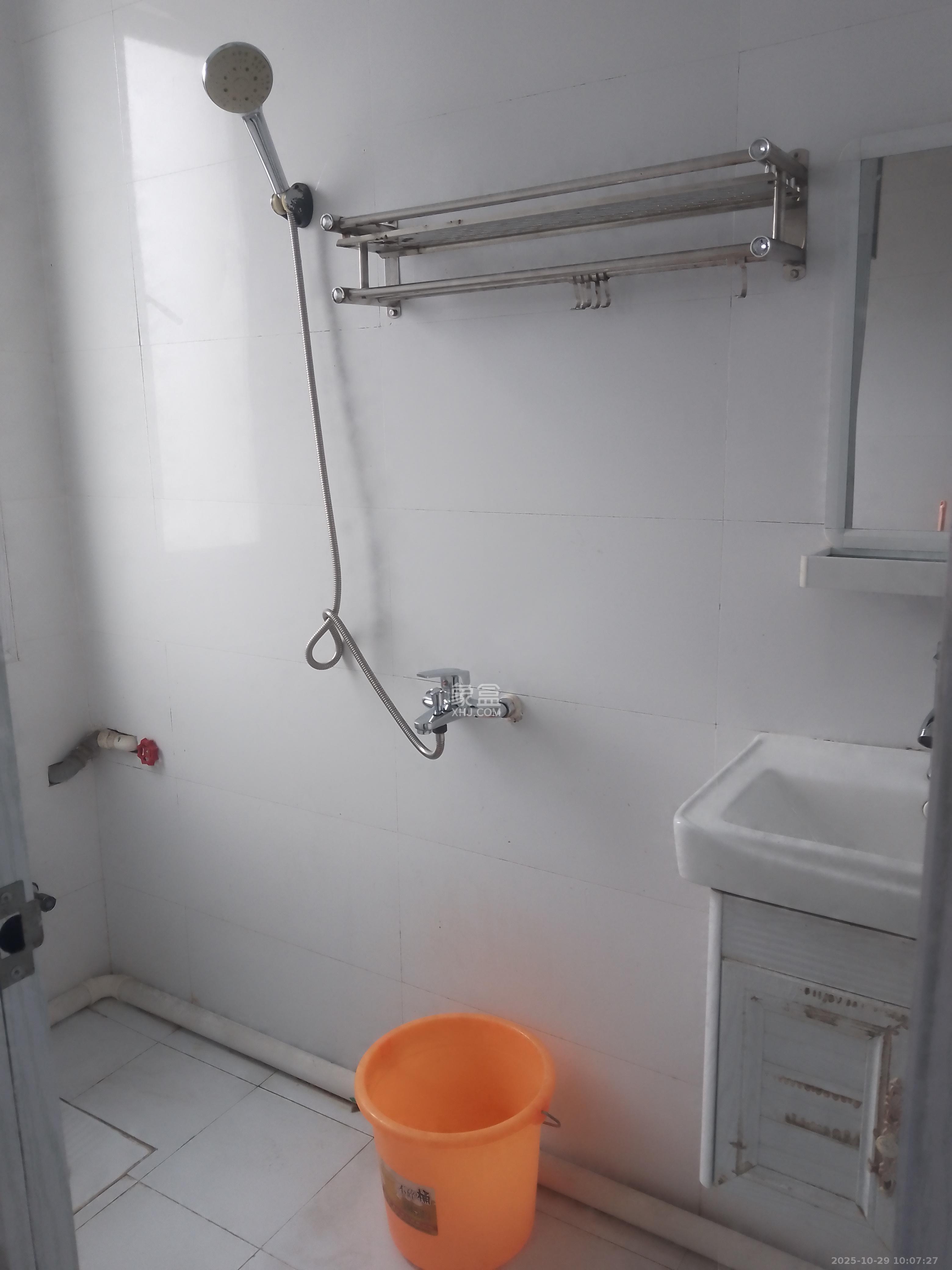 向东南社区  1室1厅1卫    1100.0元/月室内图