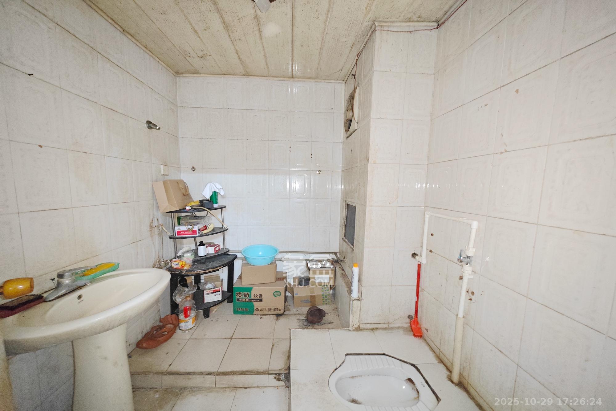 凤凰商贸城  8室2厅2卫    99.0万其他