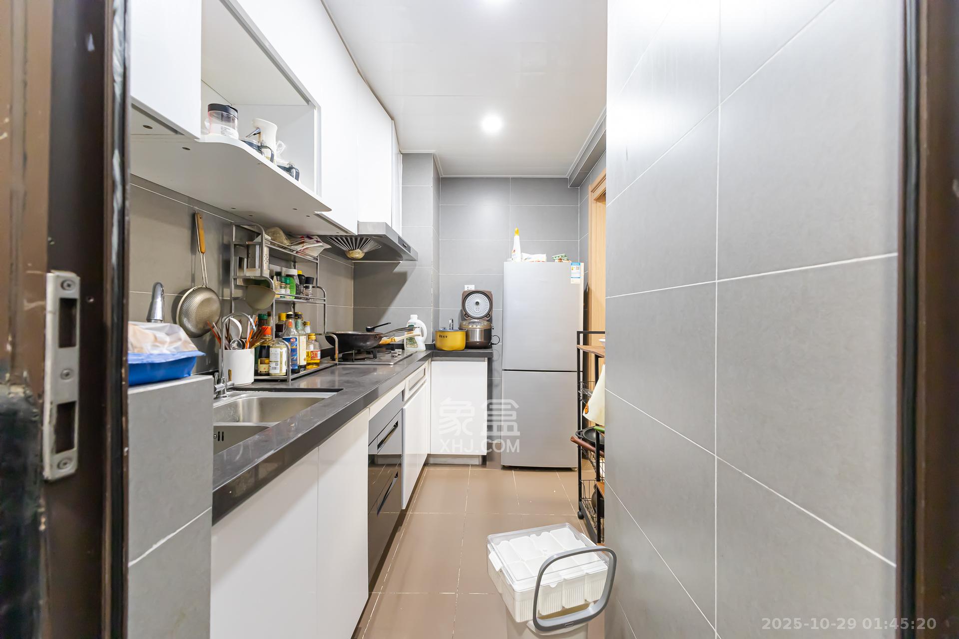 时代倾城二期  2室2厅1卫    65.0万厨房