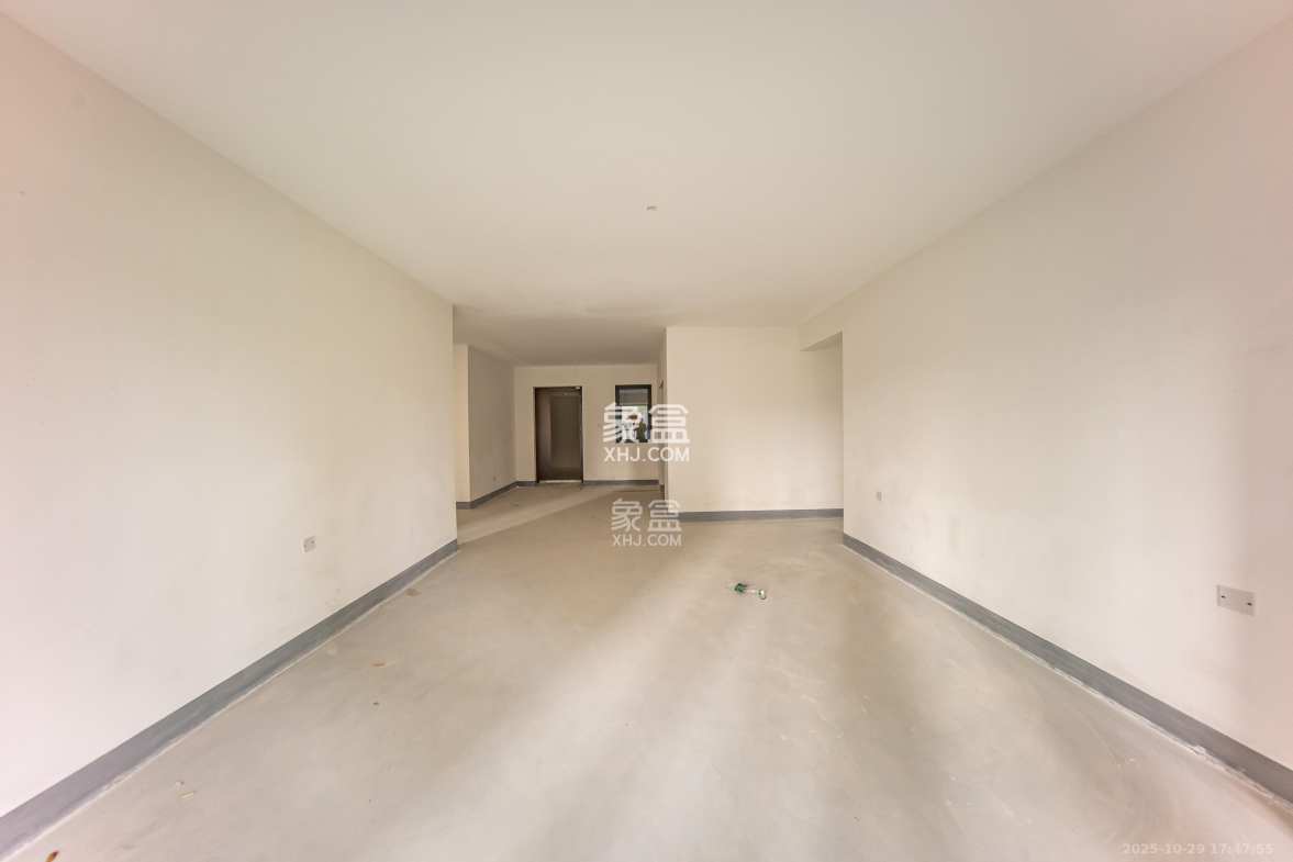 建投象山国际 4室2厅3卫 155.0万 建投象山国际 4室2厅3卫 155.0万客厅