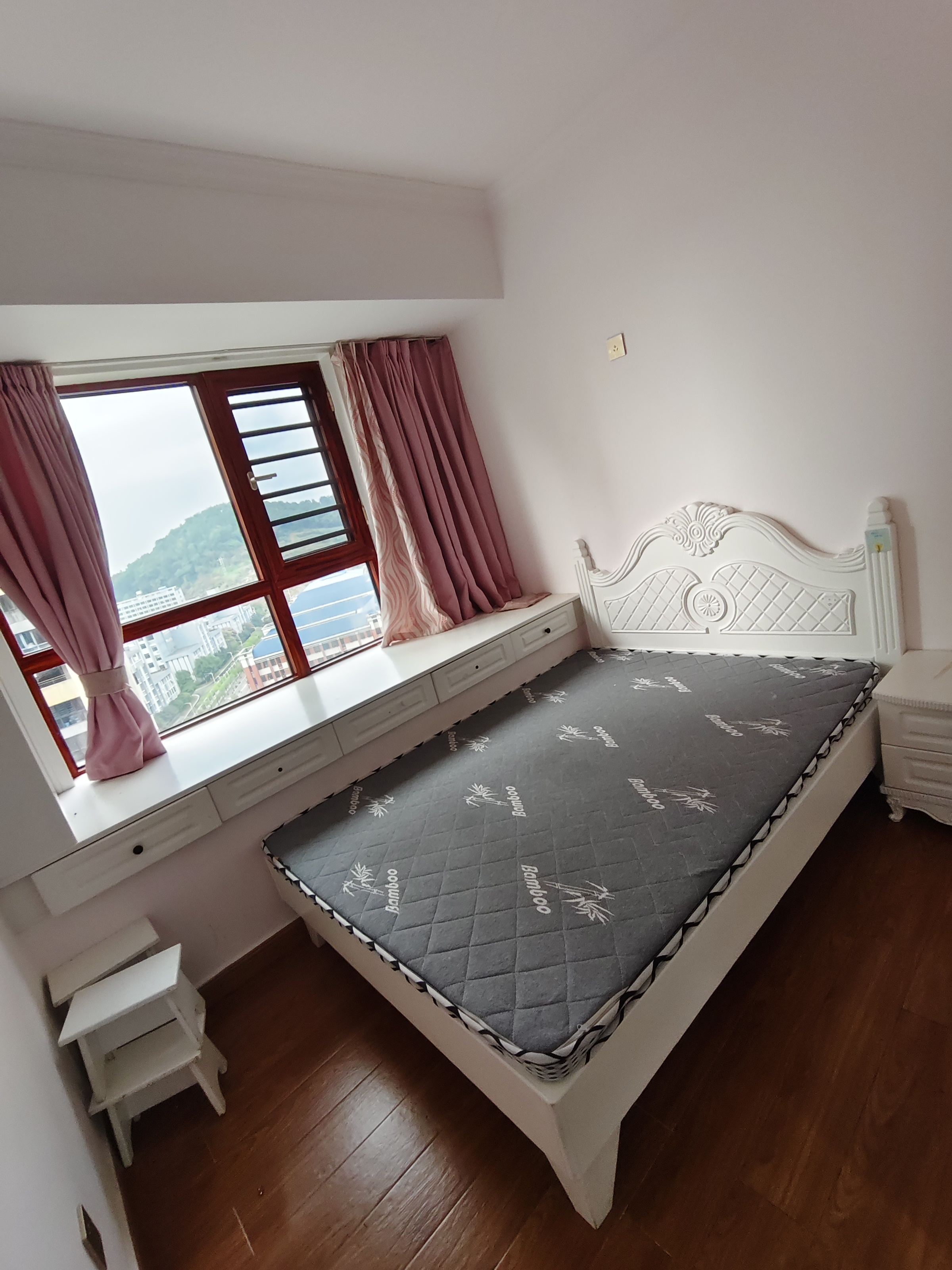 百弘学府城  3室2厅2卫    1680.0元/月室内图