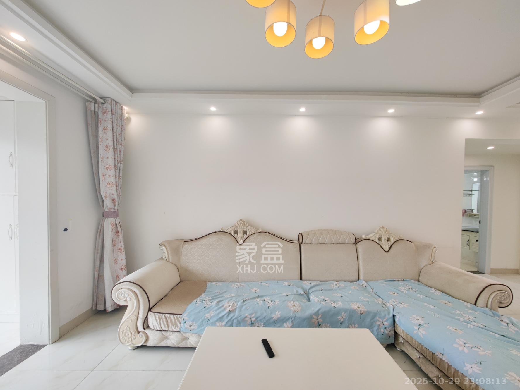 绿地新都会  3室2厅2卫    69.0万 绿地新都会  3室2厅2卫    69.0万