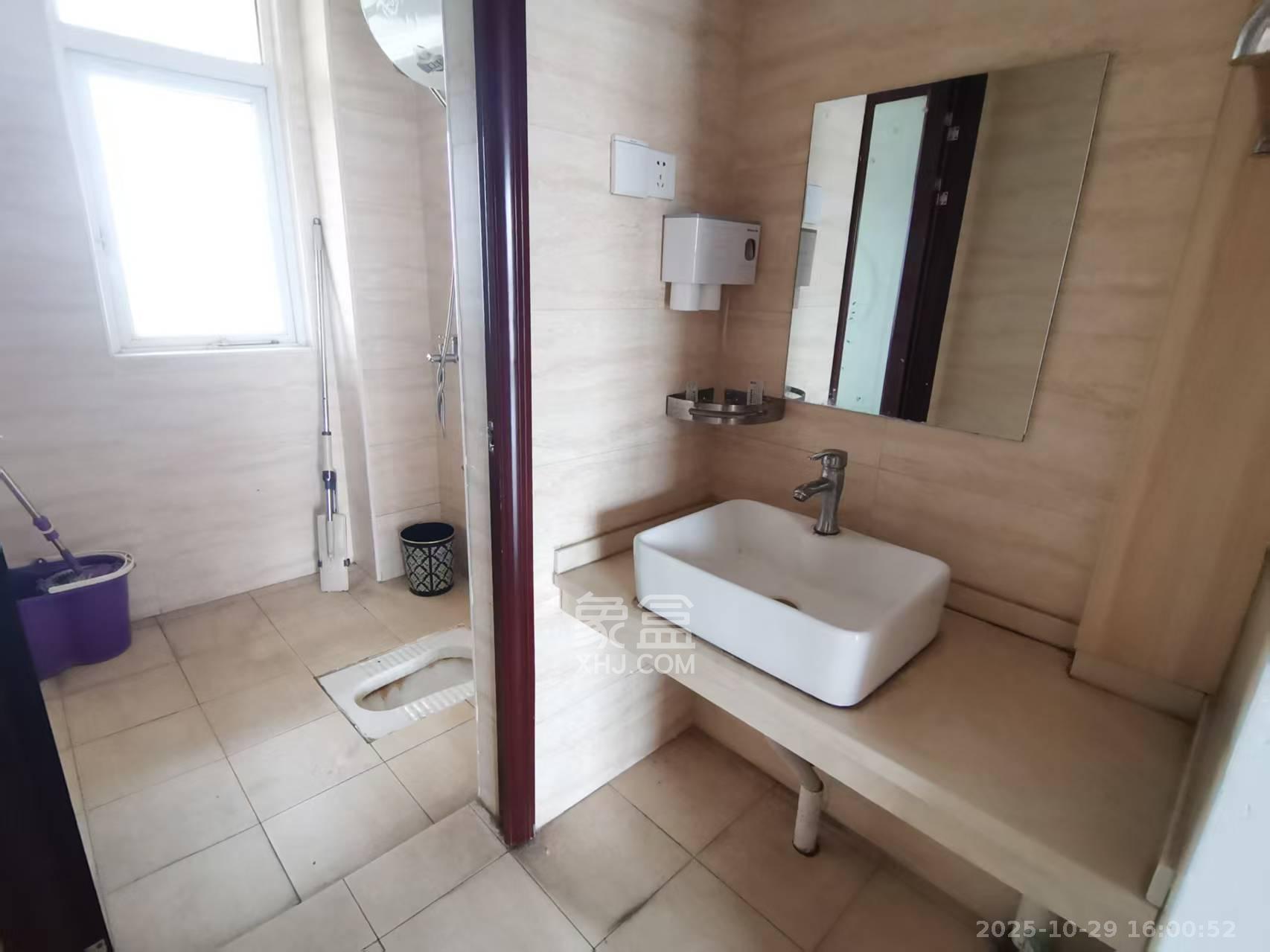 上河国际C区  3室1厅2卫    2500.0元/月室内图