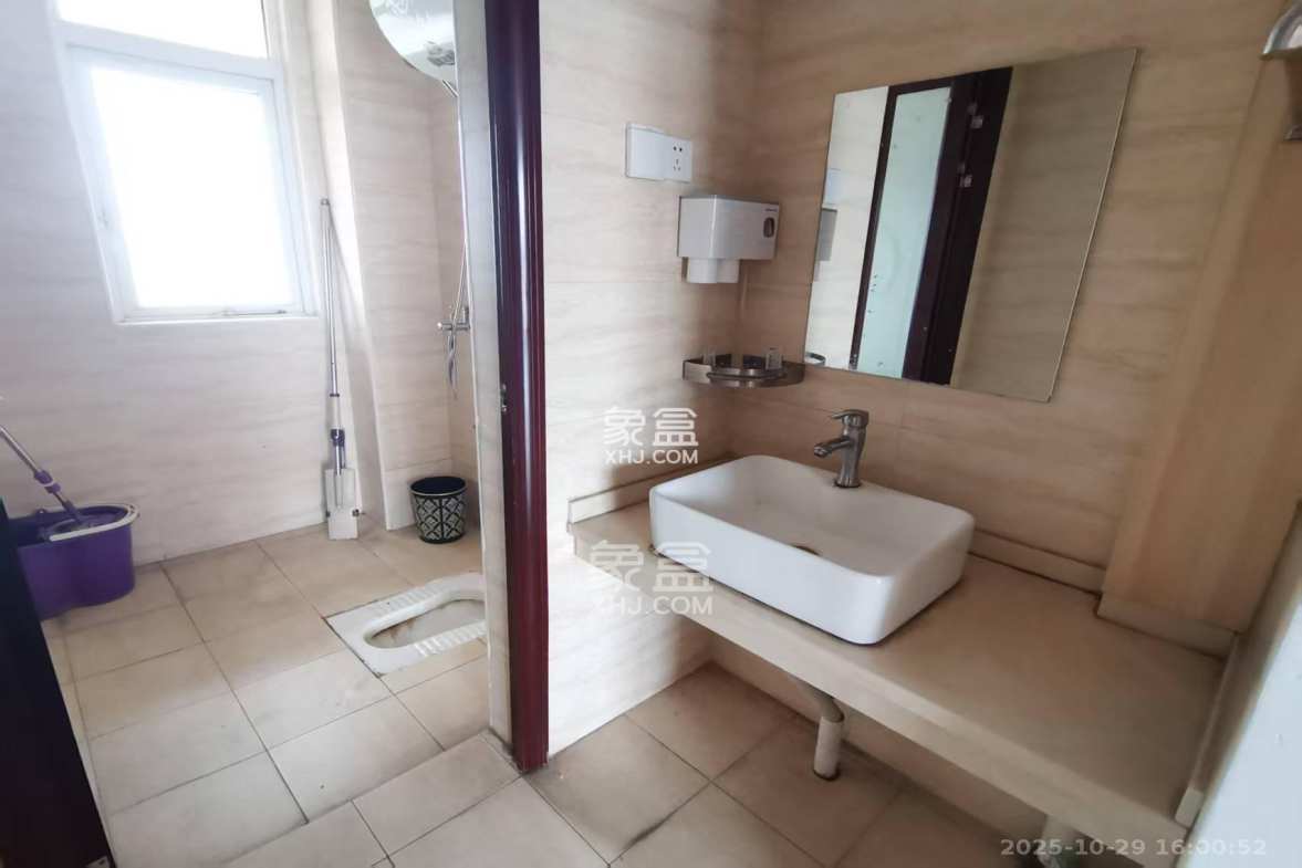 上河国际C区  3室1厅2卫    2500.0元/月 上河国际C区  3室1厅2卫    2500.0元/月室内图