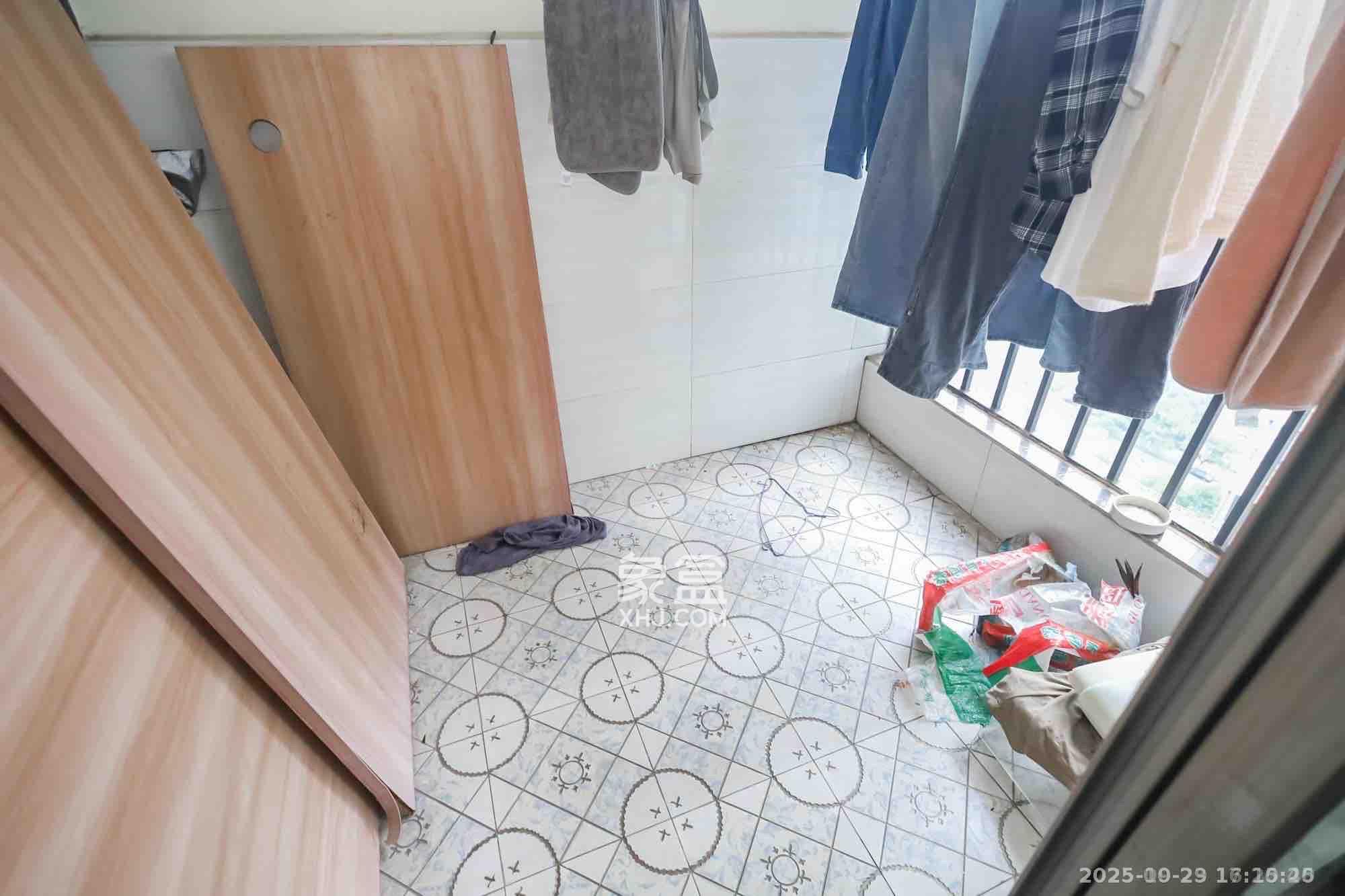 奥克斯广场  3室2厅2卫    3300.0元/月 奥克斯广场  3室2厅2卫    3300.0元/月室内图