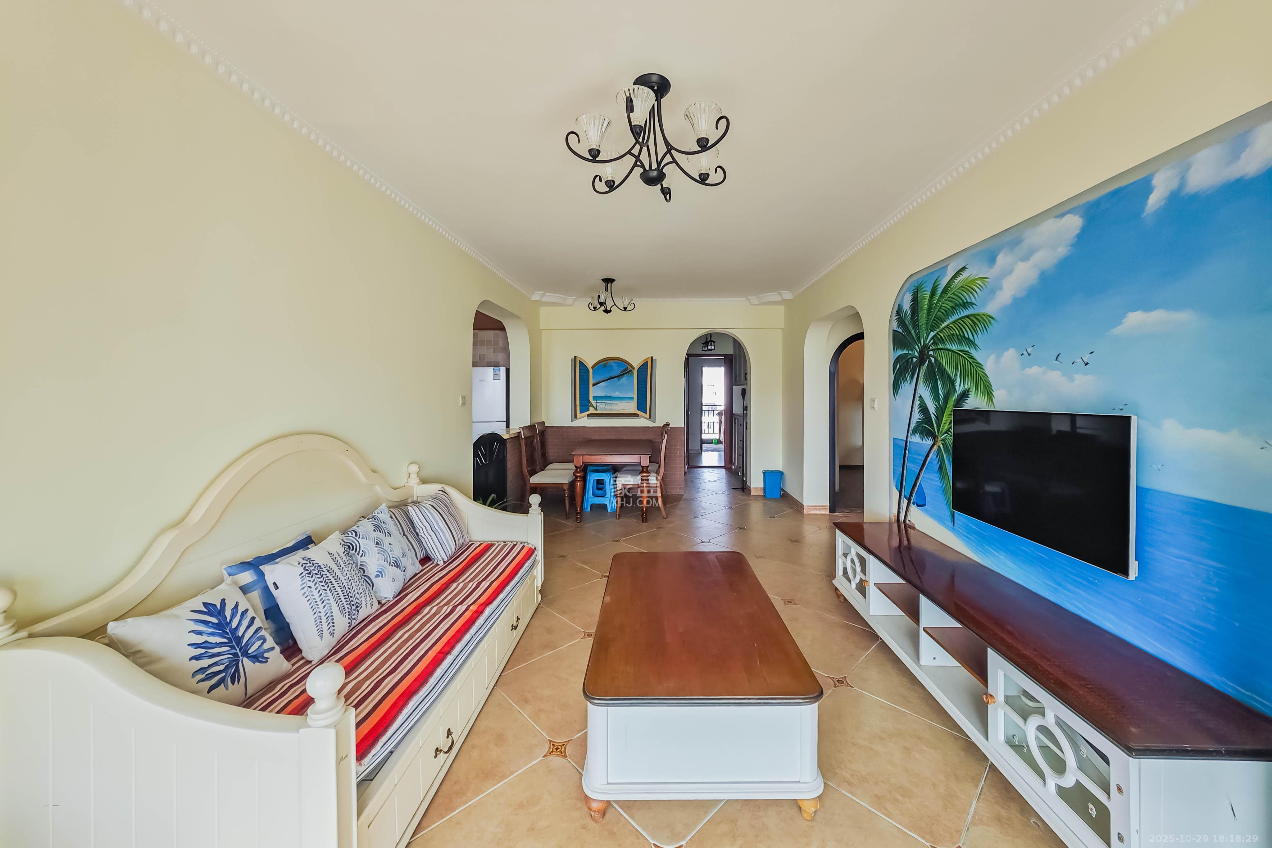 融科东南海 2室1厅1卫 79.0万 融科东南海 2室1厅1卫 79.0万客厅