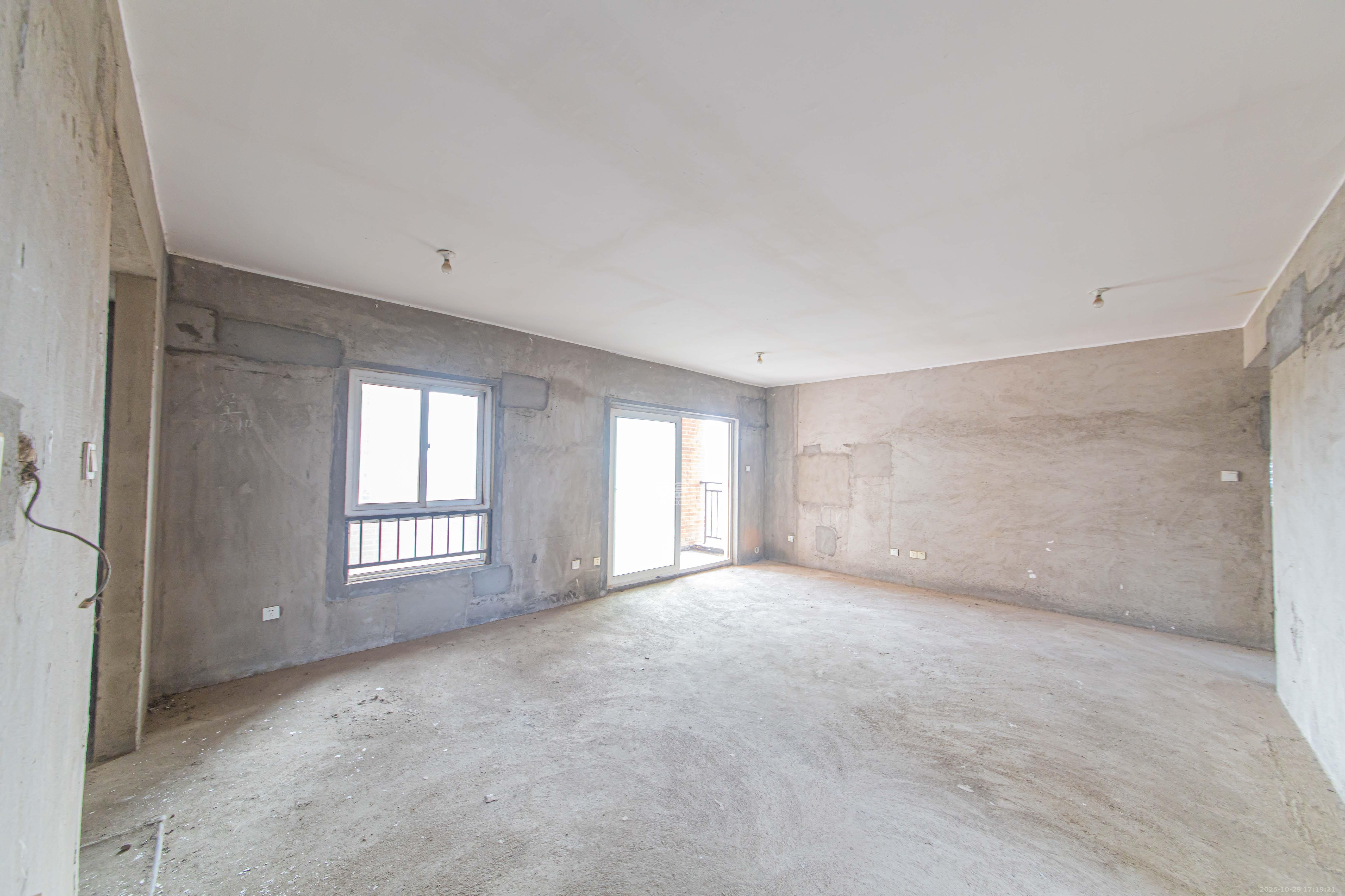 哈佛小镇（五矿哈佛小镇）  4室2厅2卫    72.8万客厅