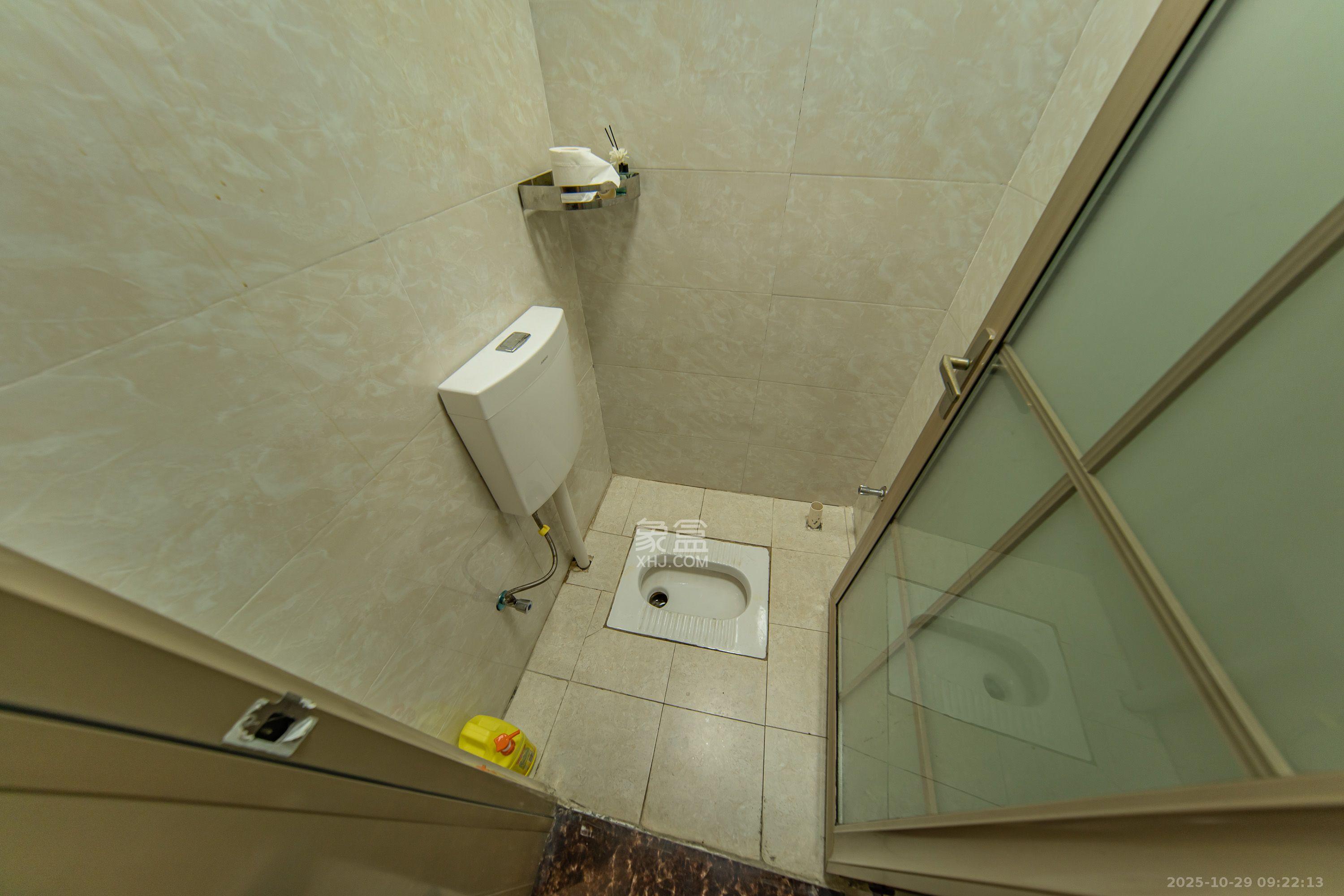 阳光100一期、四五期  3室2厅2卫    3200.0元/月 阳光100一期、四五期  3室2厅2卫    3200.0元/月室内图