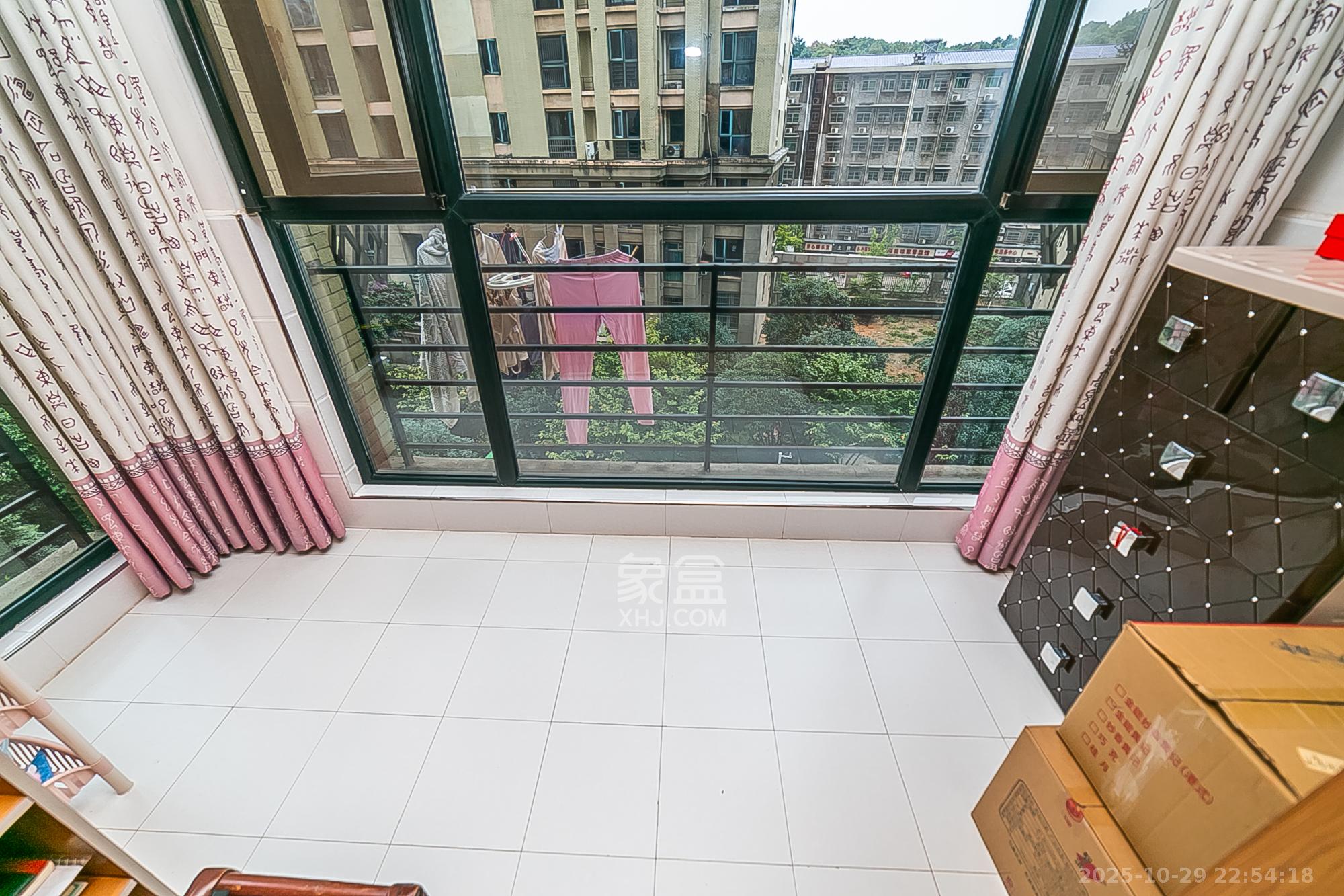 湘江锦绣  3室2厅1卫    98.0万阳台