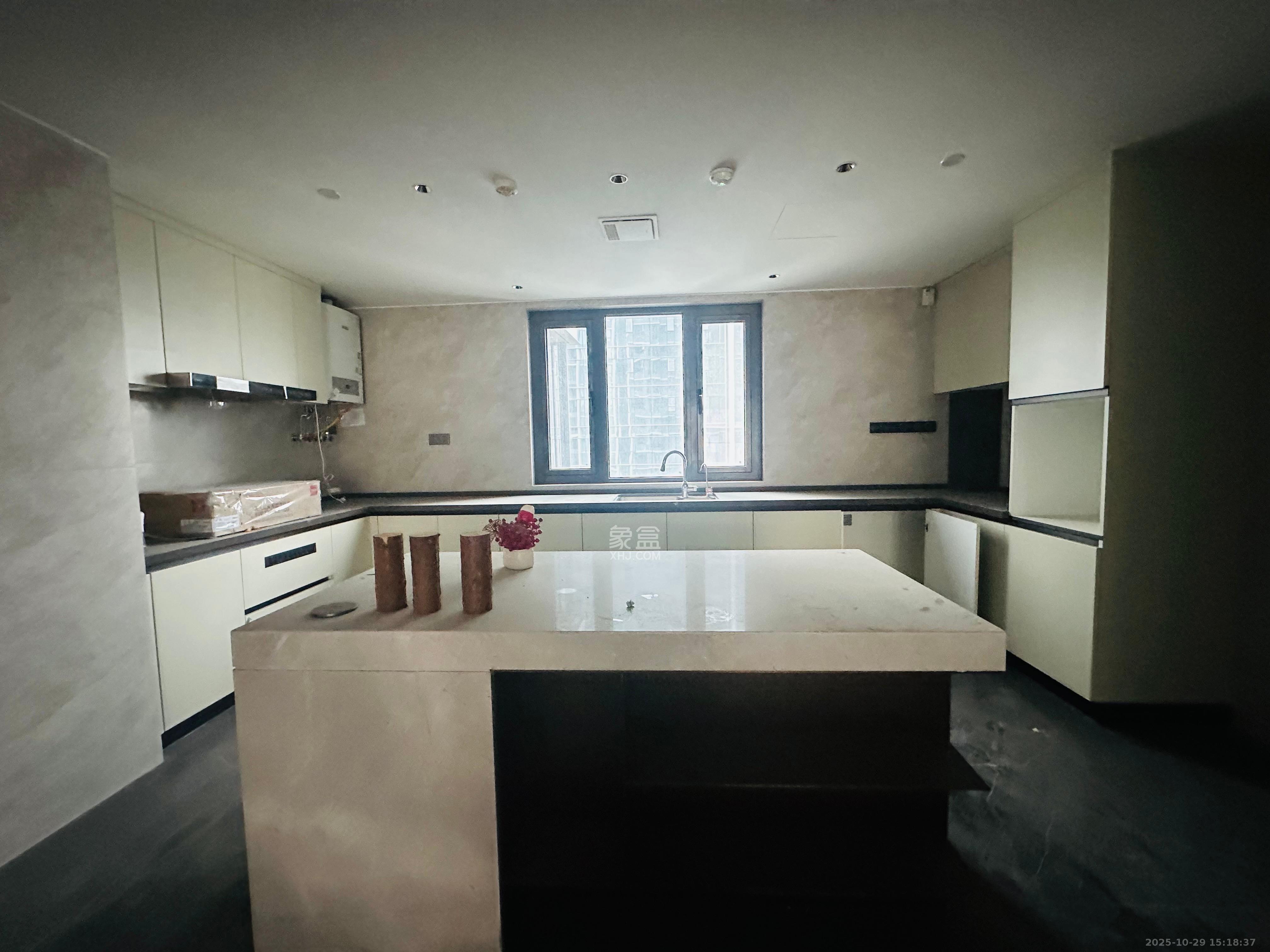 长沙悦府(华润万象城)  4室2厅3卫    13000.0元/月 长沙悦府(华润万象城)  4室2厅3卫    13000.0元/月室内图