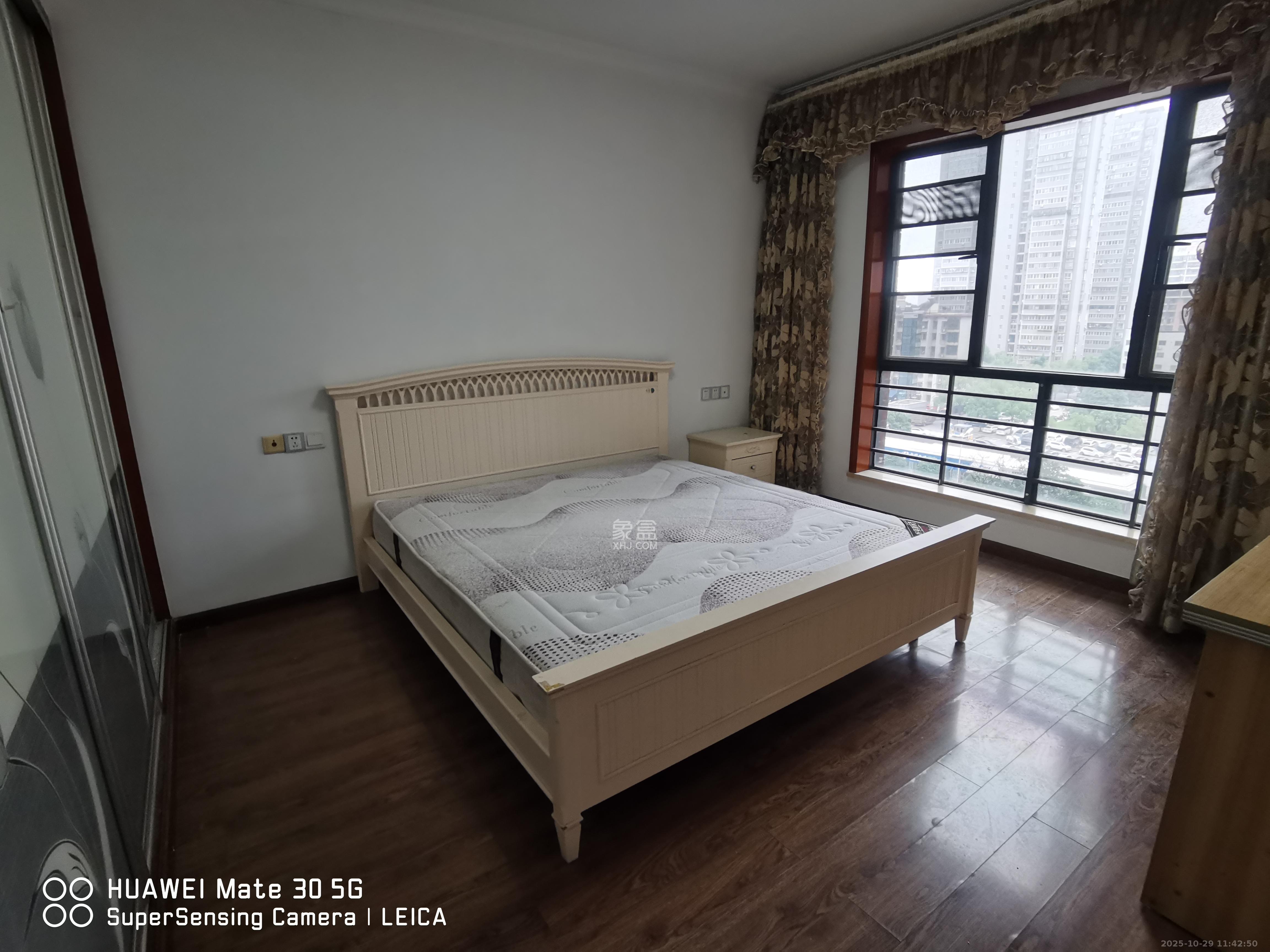 尚城 3室2厅2卫 2500.0元/月 尚城 3室2厅2卫 2500.0元/月室内图