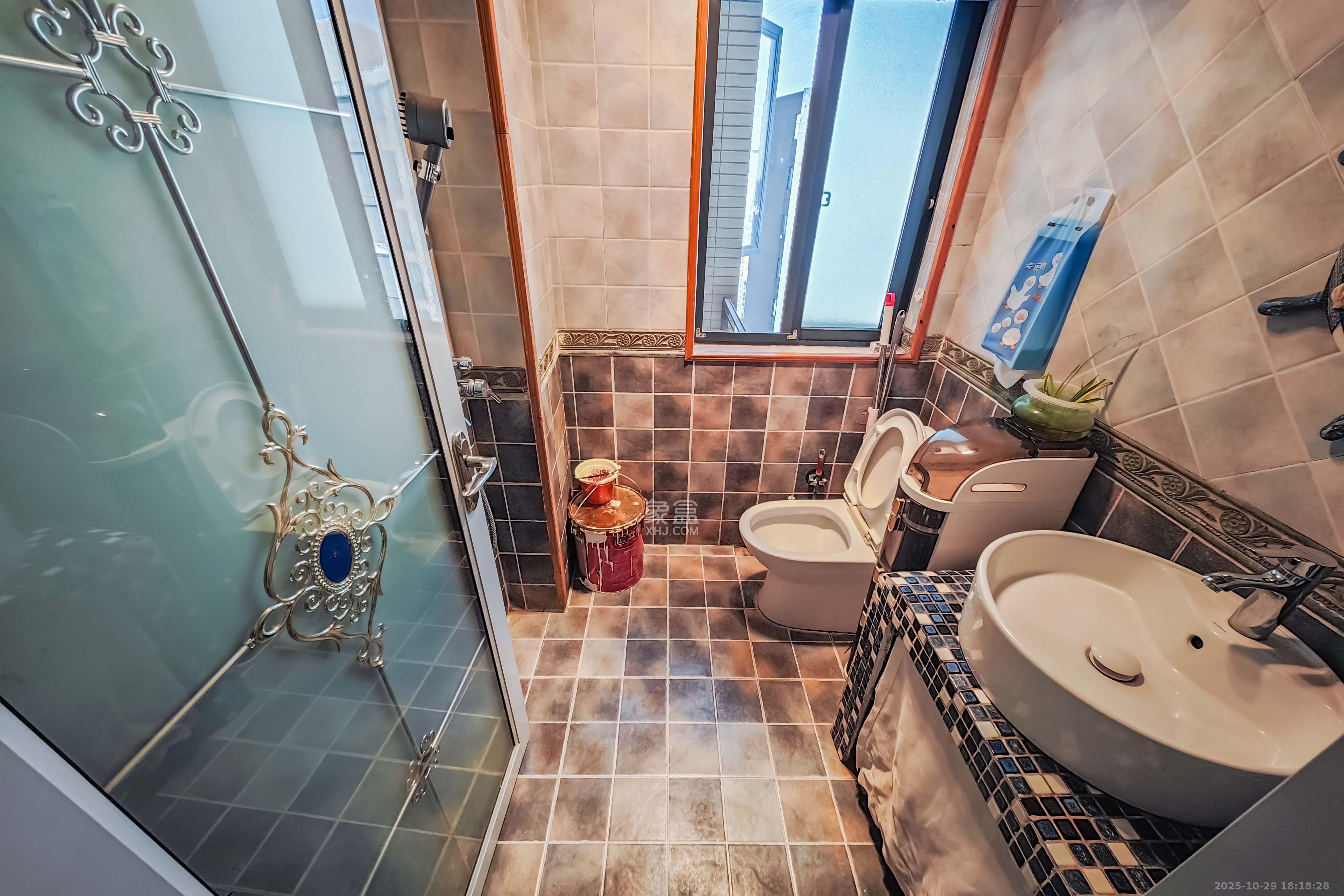 融科东南海  2室1厅1卫    79.0万卫生间