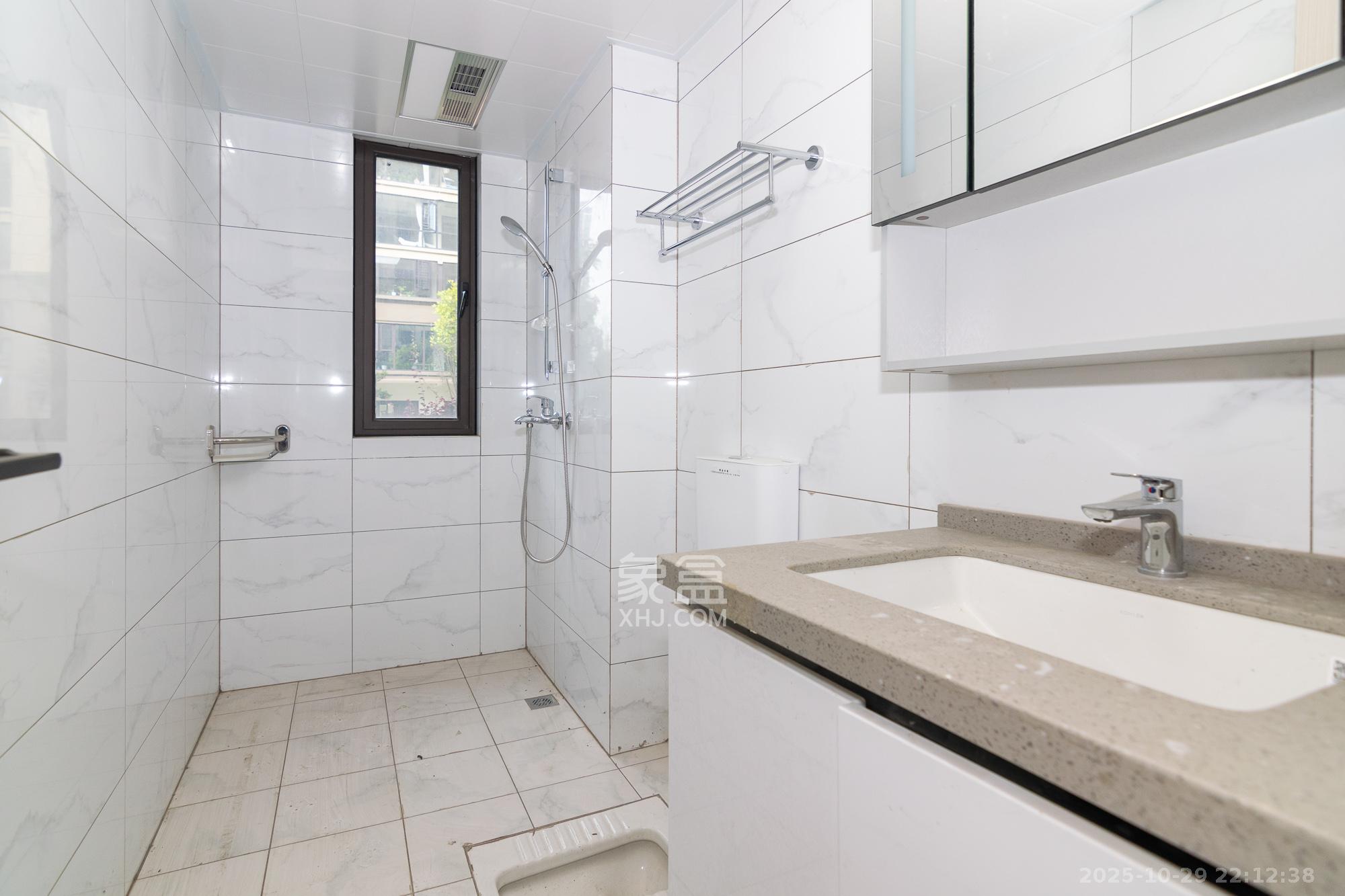 春晖花园  5室1厅2卫    110.0万 春晖花园  5室1厅2卫    110.0万卫生间