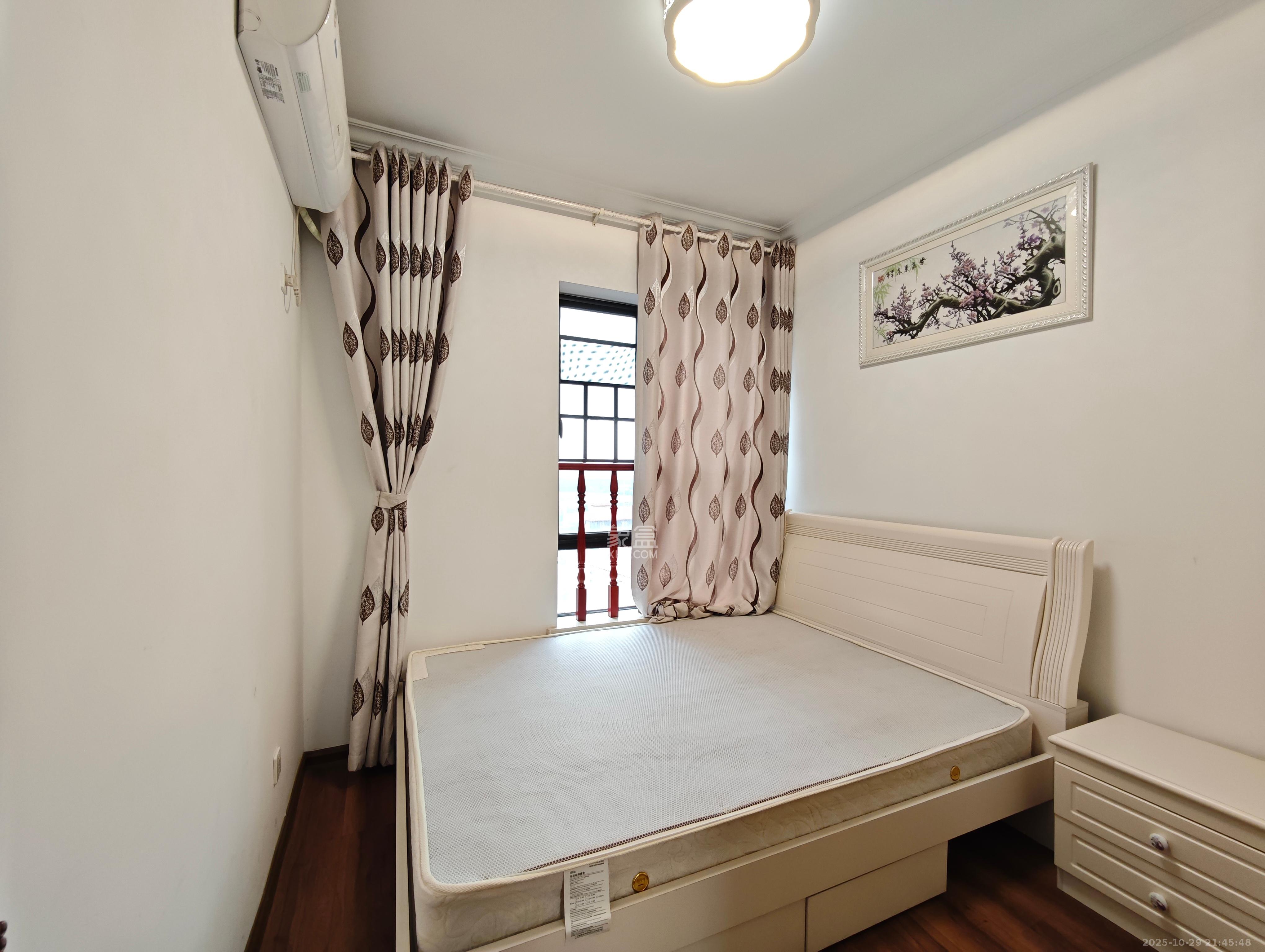 富春山  4室2厅2卫    110.0万 富春山  4室2厅2卫    110.0万卧室