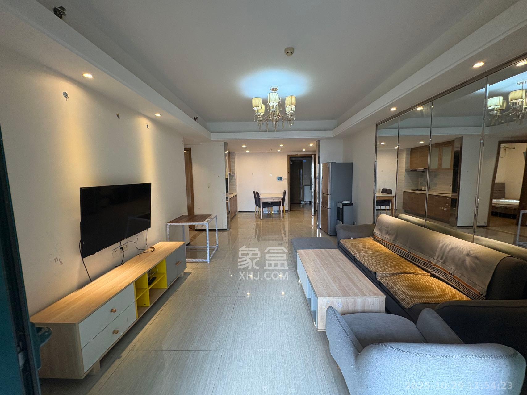 恒大翡翠华庭  2室2厅1卫    2000.0元/月室内图