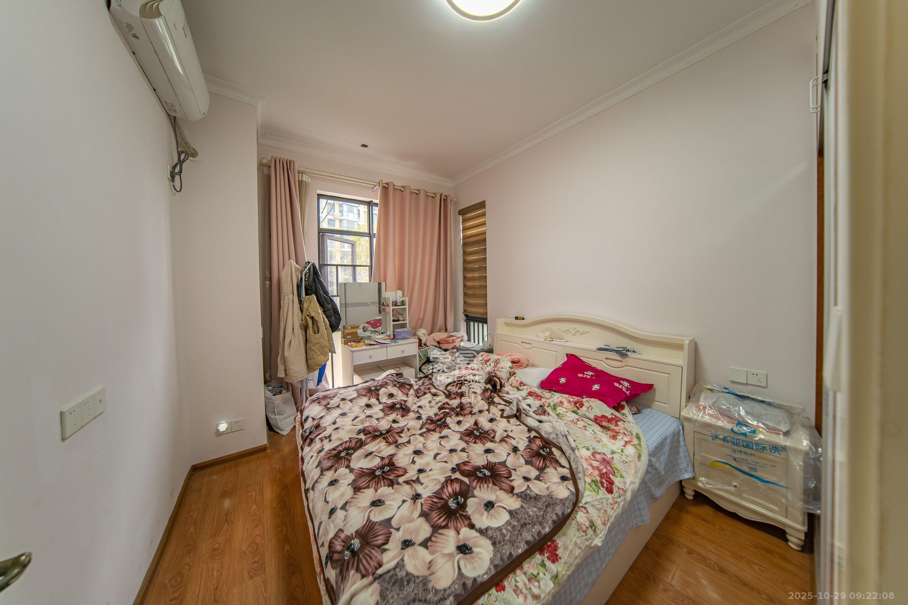 阳光100一期、四五期  3室2厅2卫    3200.0元/月 阳光100一期、四五期  3室2厅2卫    3200.0元/月室内图