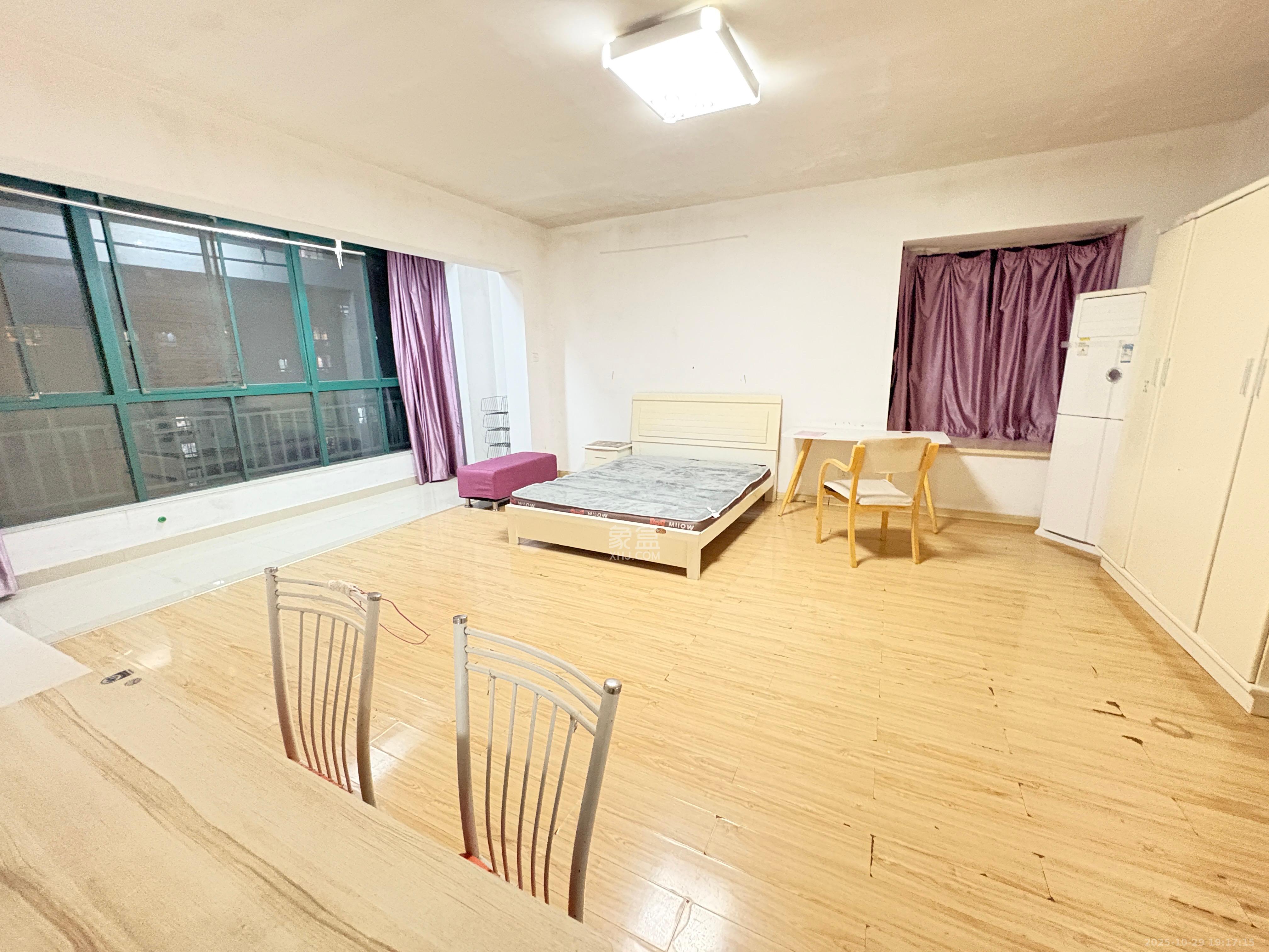 东玺门  1室1厅1卫    1700.0元/月 东玺门  1室1厅1卫    1700.0元/月室内图