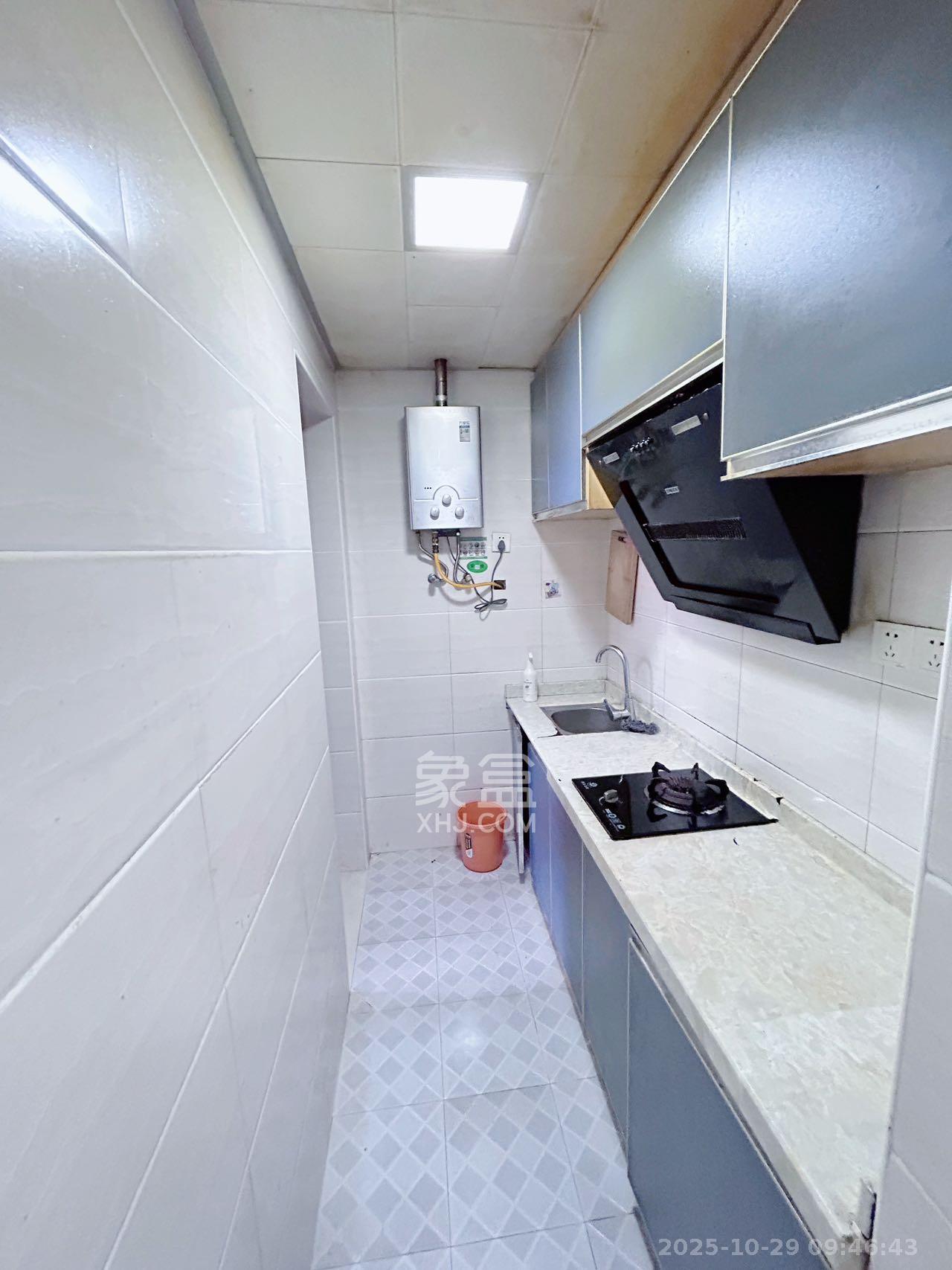 金领家族  1室1厅1卫    1600.0元/月室内图