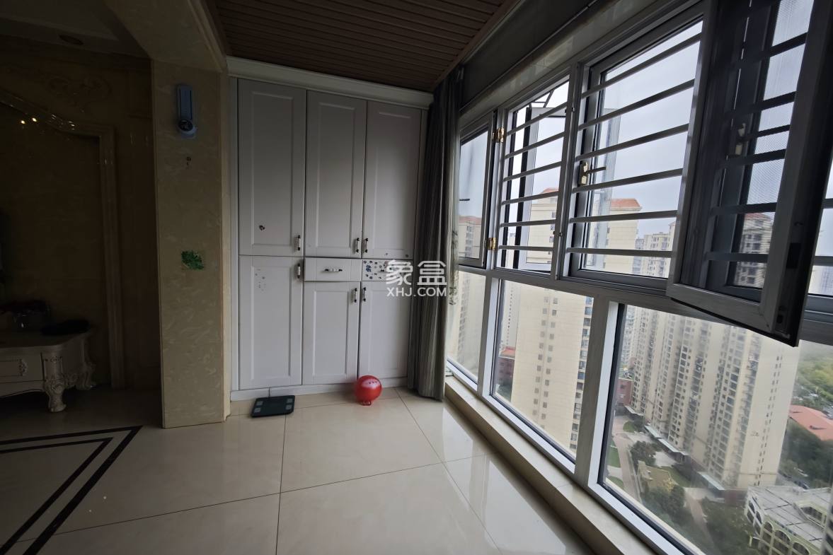 五江碧桂园城市广场 3室2厅2卫 69.0万 五江碧桂园城市广场 3室2厅2卫 69.0万客厅