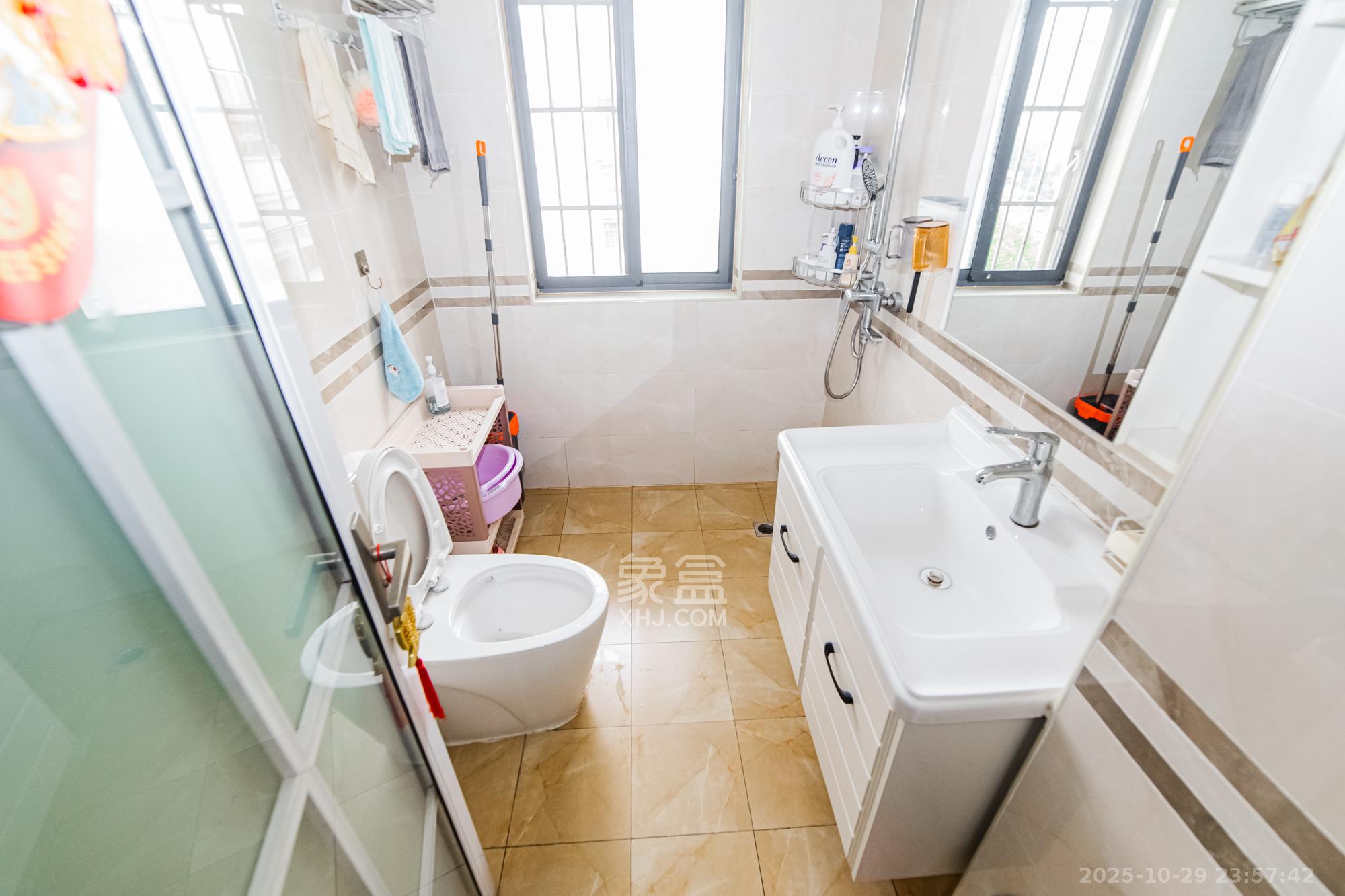 水岸兰庭  3室2厅1卫    108.0万卫生间