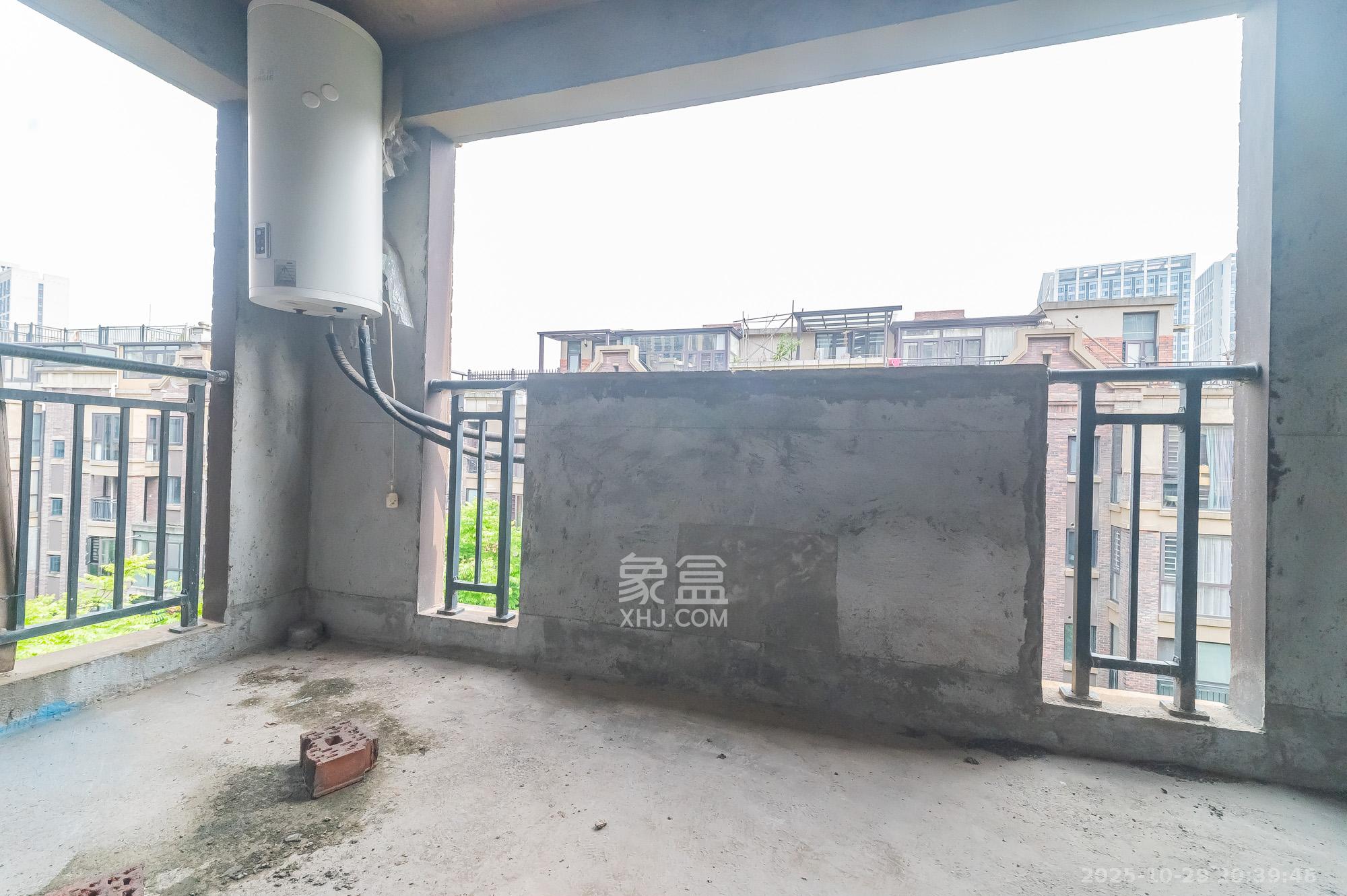 星湖湾二期洋房  5室2厅3卫    199.0万其他