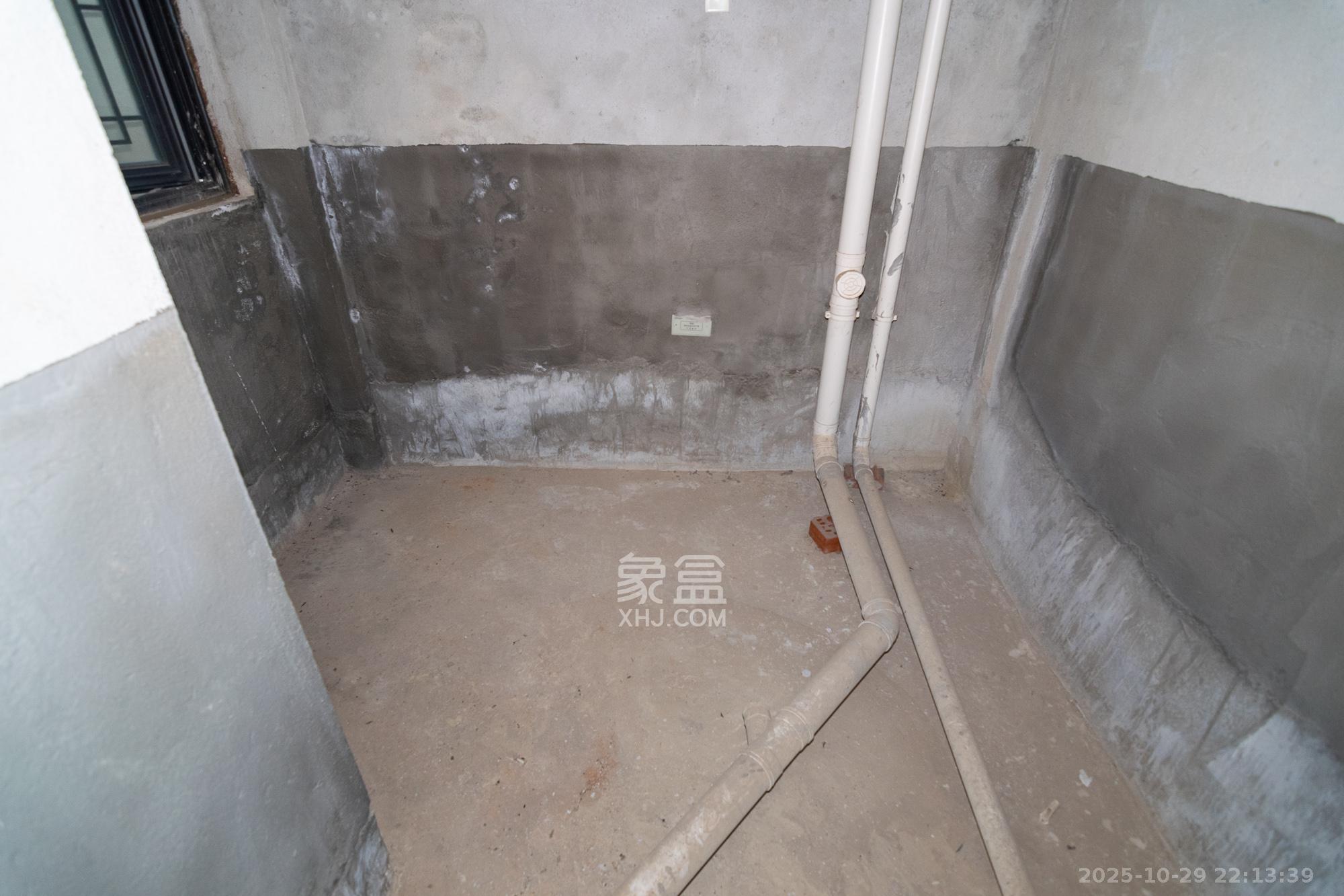 绿城高尔夫小镇  6室3厅4卫    550.0万 绿城高尔夫小镇  6室3厅4卫    550.0万卫生间