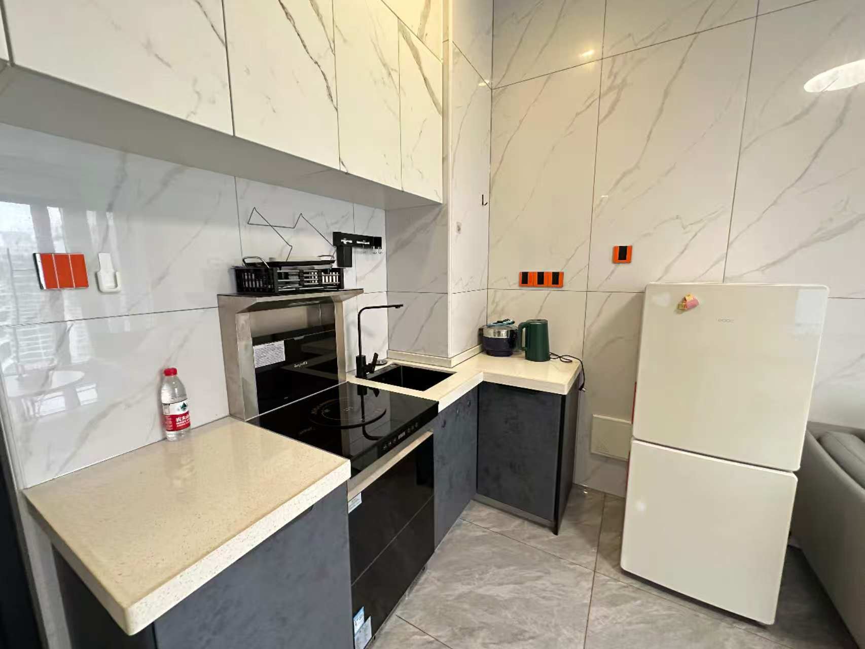 东站国际  1室1厅1卫    2300.0元/月室内图