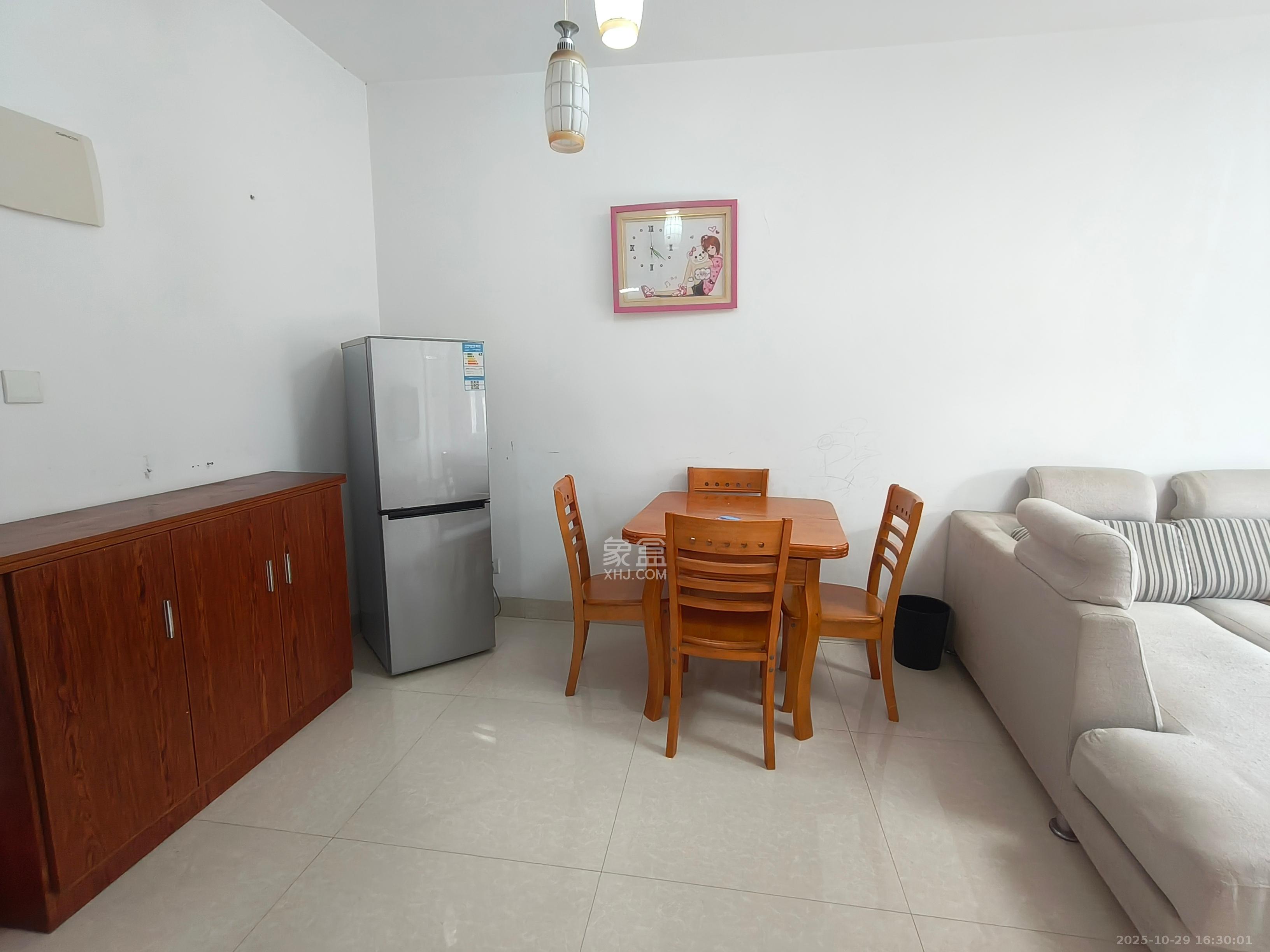 康桥长郡  2室2厅1卫    1600.0元/月室内图