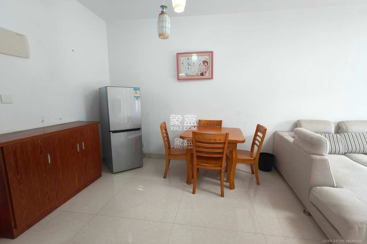 康桥长郡  2室2厅1卫    1600.0元/月 康桥长郡  2室2厅1卫    1600.0元/月室内图