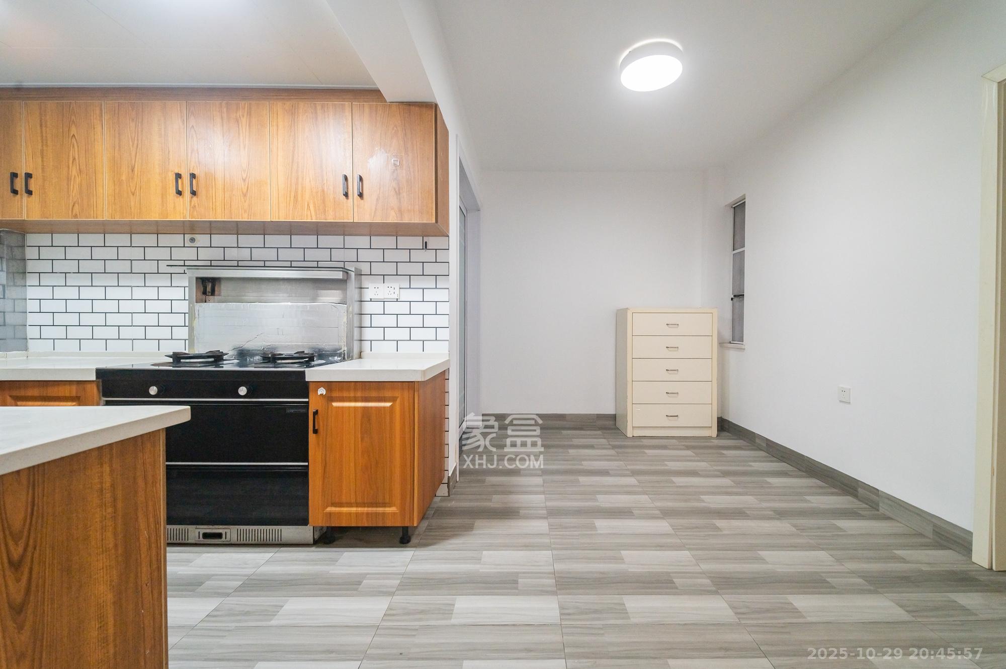 山水芙蓉国际新城 4室2厅2卫 81.8万 山水芙蓉国际新城 4室2厅2卫 81.8万客厅