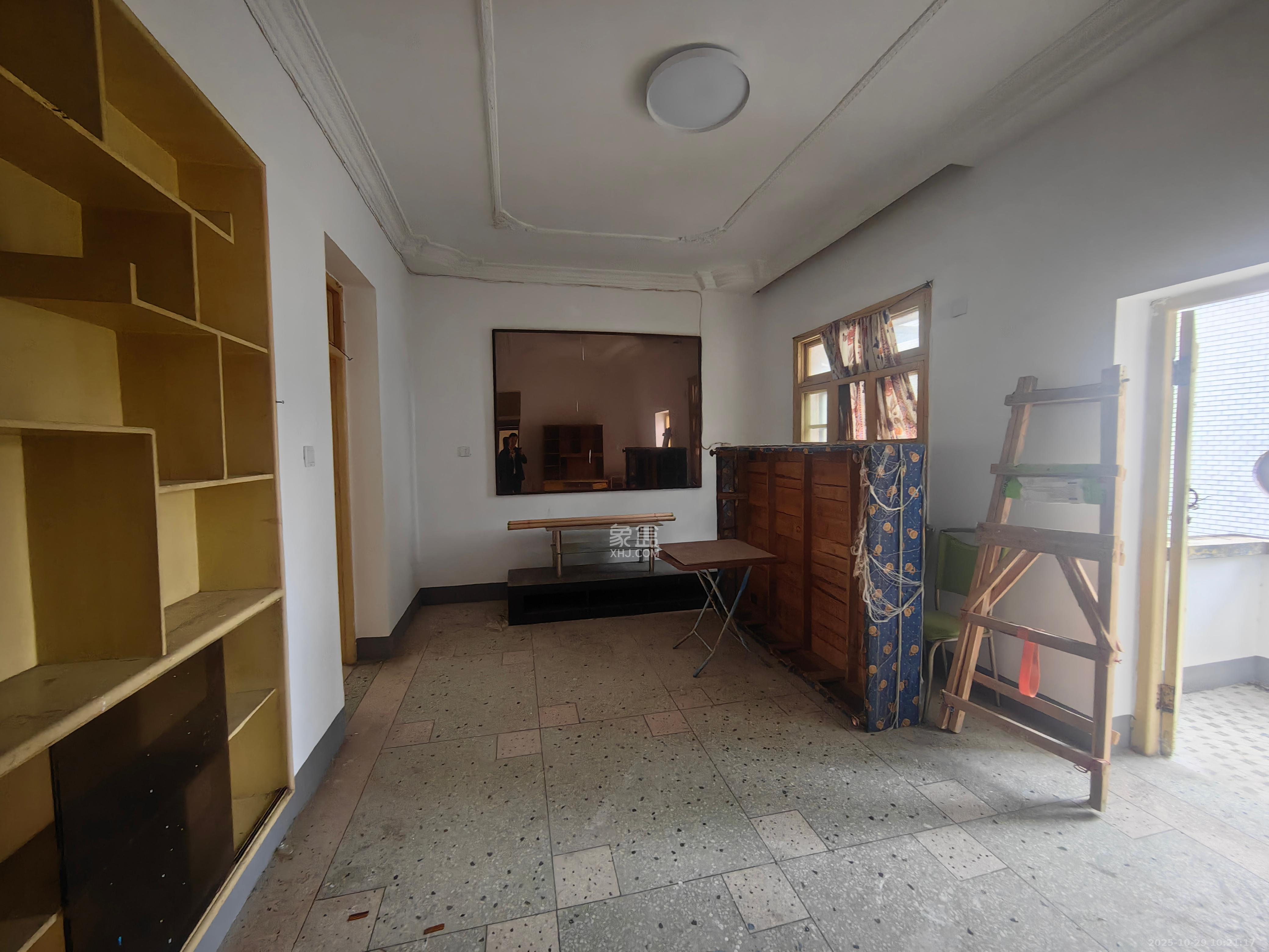 广电南院宿舍 3室2厅1卫 1400.0元/月 广电南院宿舍 3室2厅1卫 1400.0元/月室内图