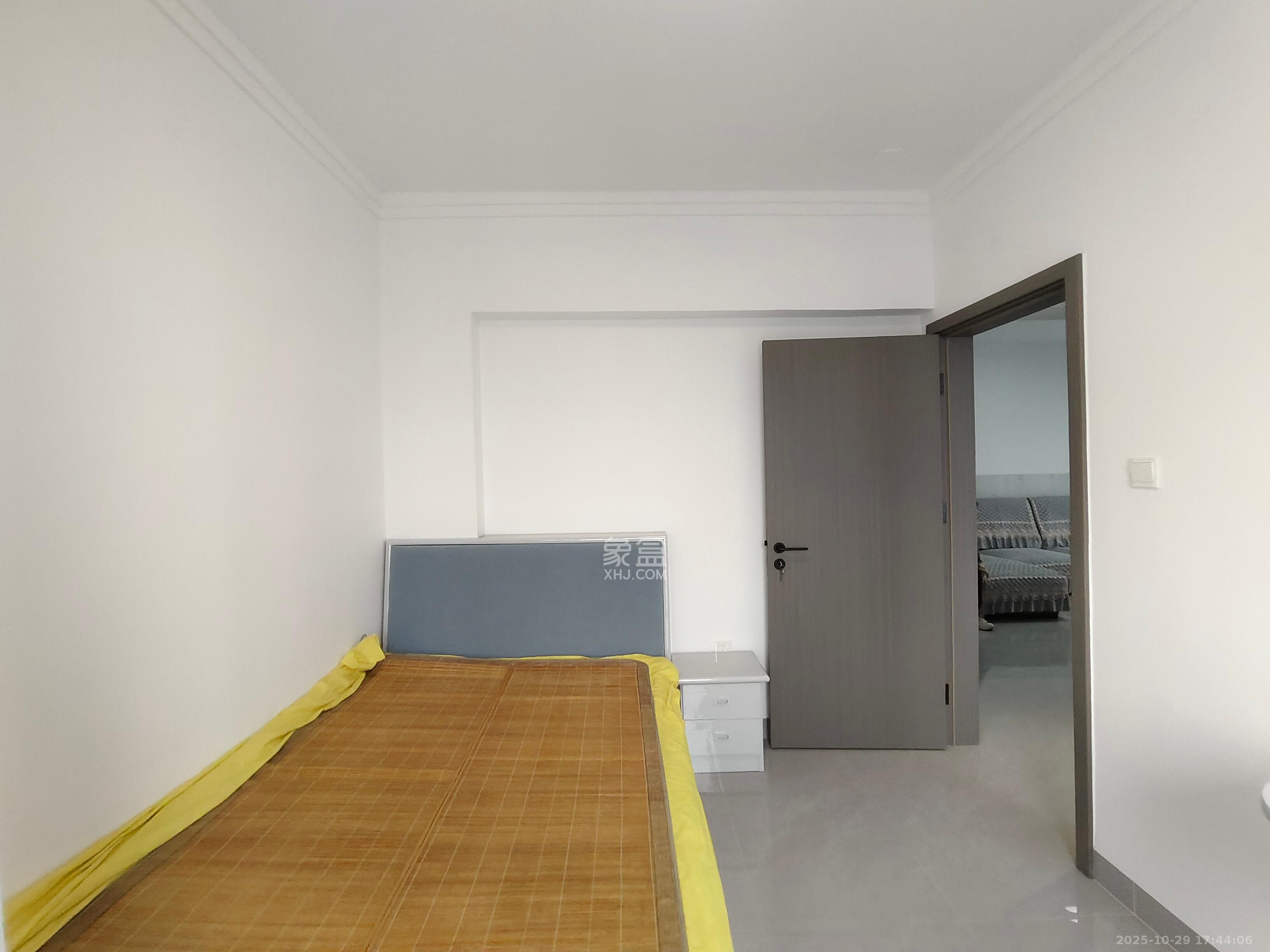 银港水晶城  2室2厅1卫    2500.0元/月 银港水晶城  2室2厅1卫    2500.0元/月室内图