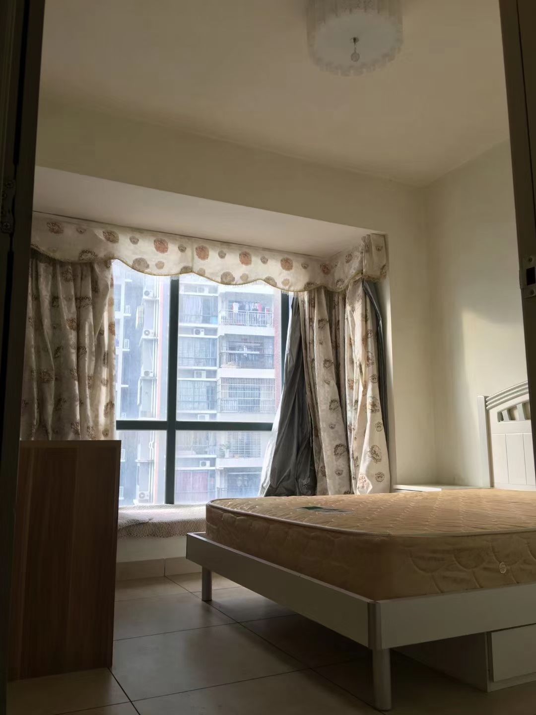 玉龙湾  1室2厅1卫    85.0万客厅