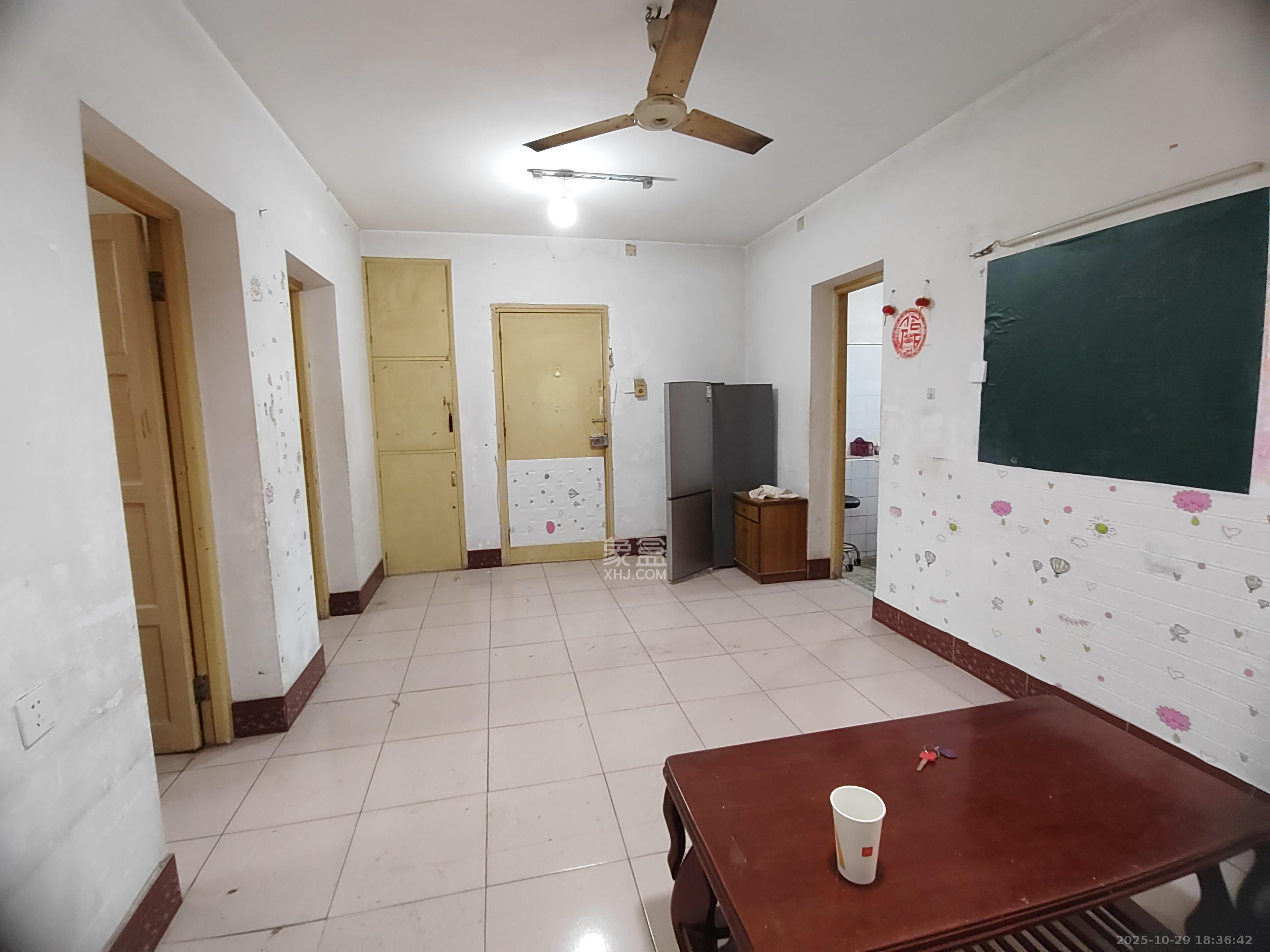 岳银小区(一二三五村)  2室1厅1卫    1600.0元/月 岳银小区(一二三五村)  2室1厅1卫    1600.0元/月室内图