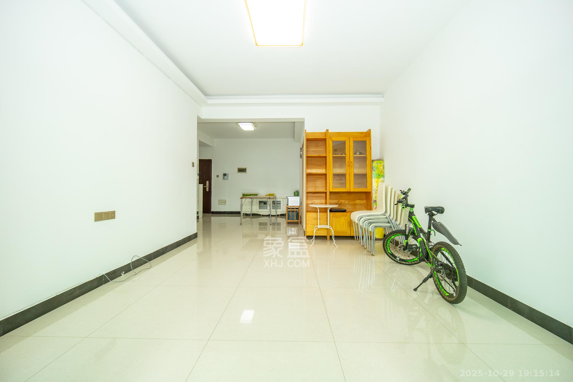 财富名园 2室2厅1卫 85.0万 财富名园 2室2厅1卫 85.0万客厅