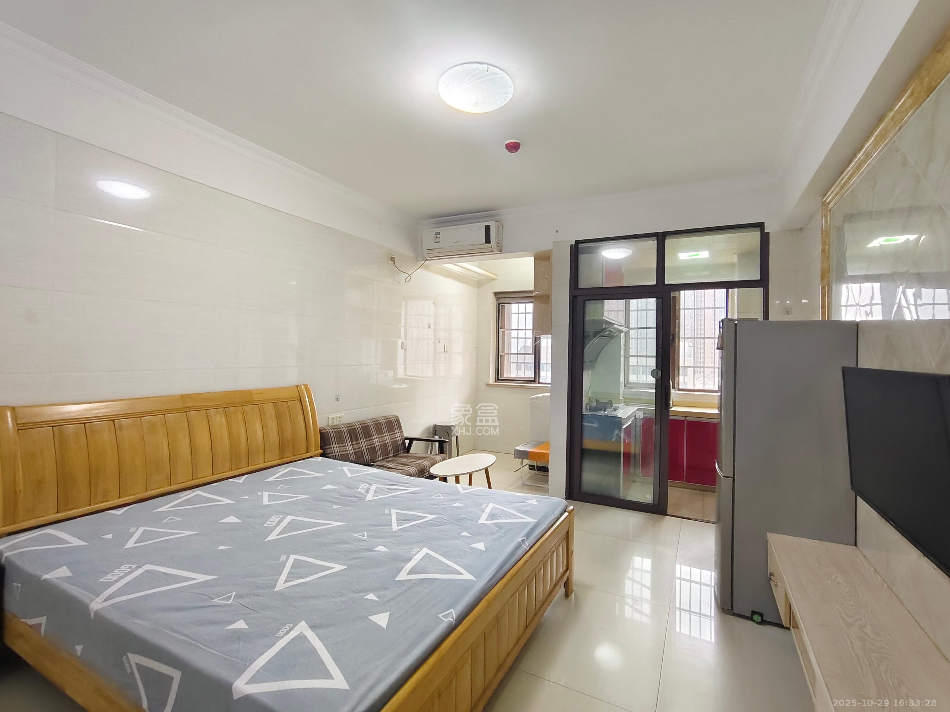 同鑫家园  1室1厅1卫    1300.0元/月室内图1