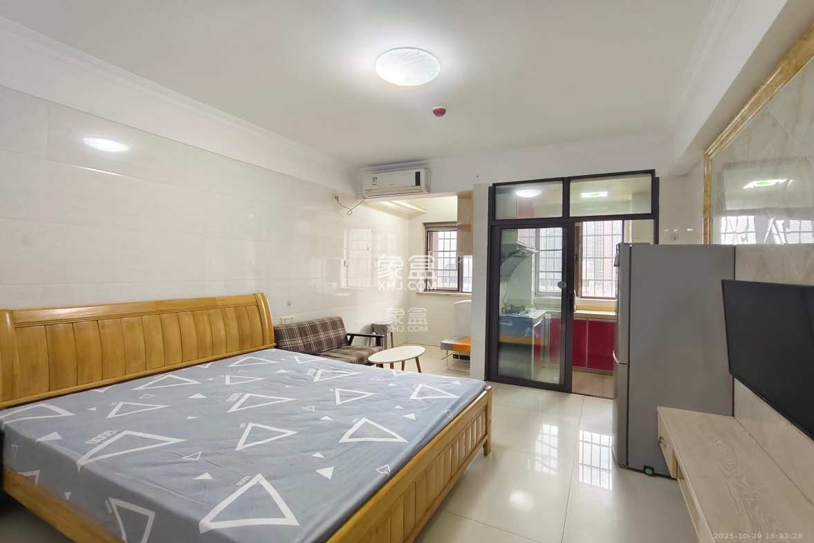 同鑫家园  1室1厅1卫    1300.0元/月 同鑫家园  1室1厅1卫    1300.0元/月室内图1