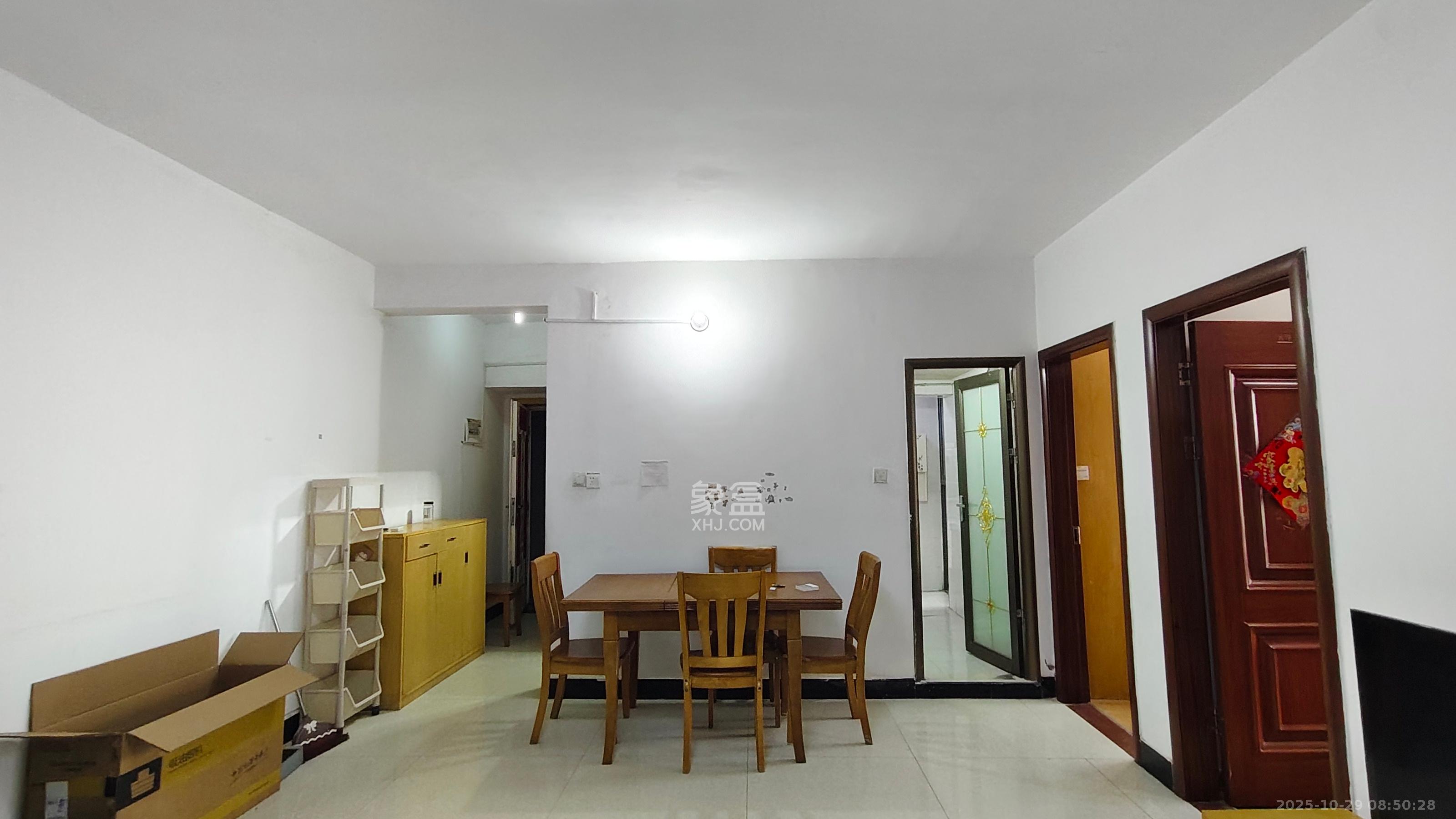 极目楚天  2室2厅1卫    1700.0元/月 极目楚天  2室2厅1卫    1700.0元/月室内图