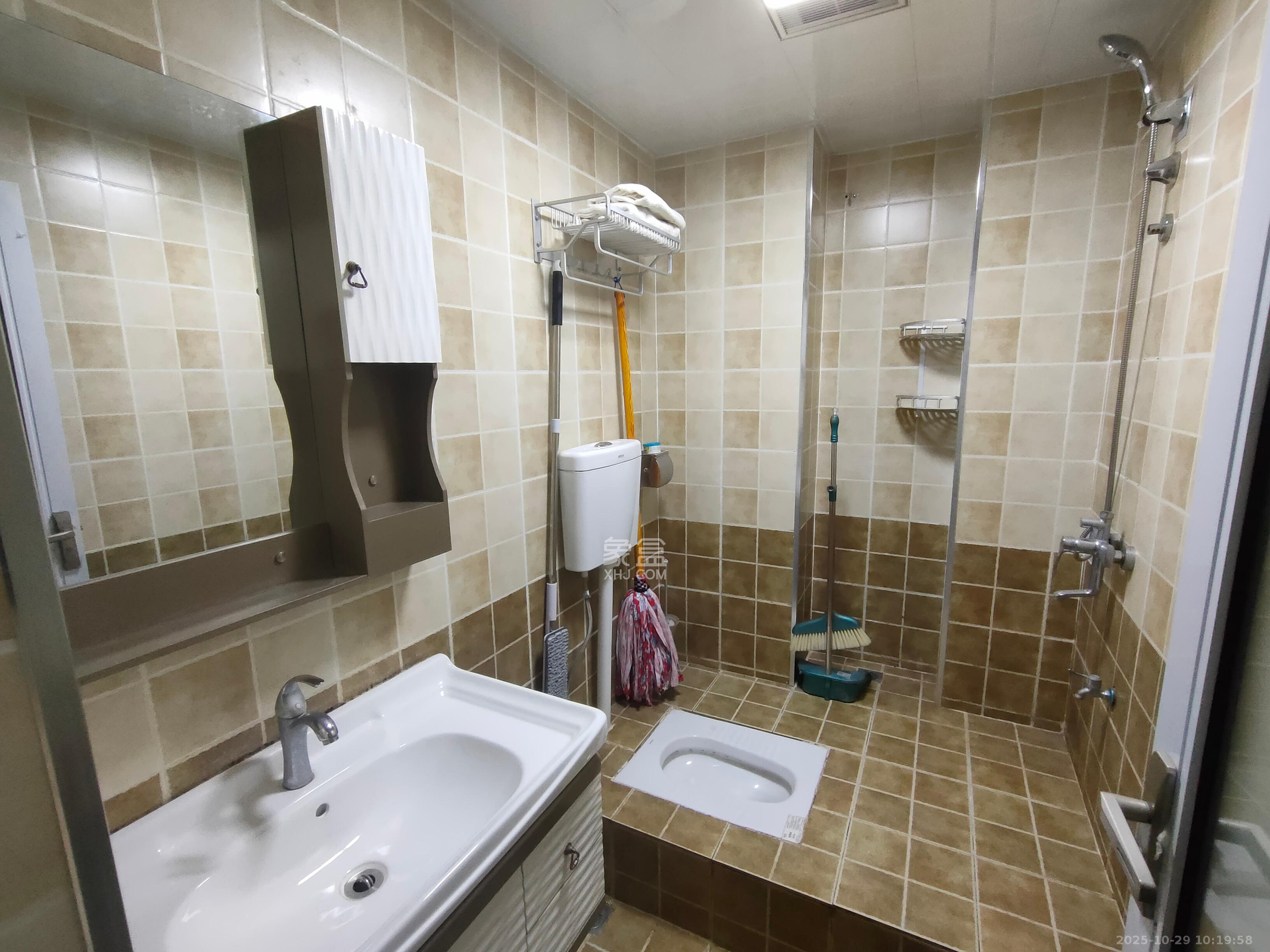 第六都（陆都小区）  1室1厅1卫    1700.0元/月室内图