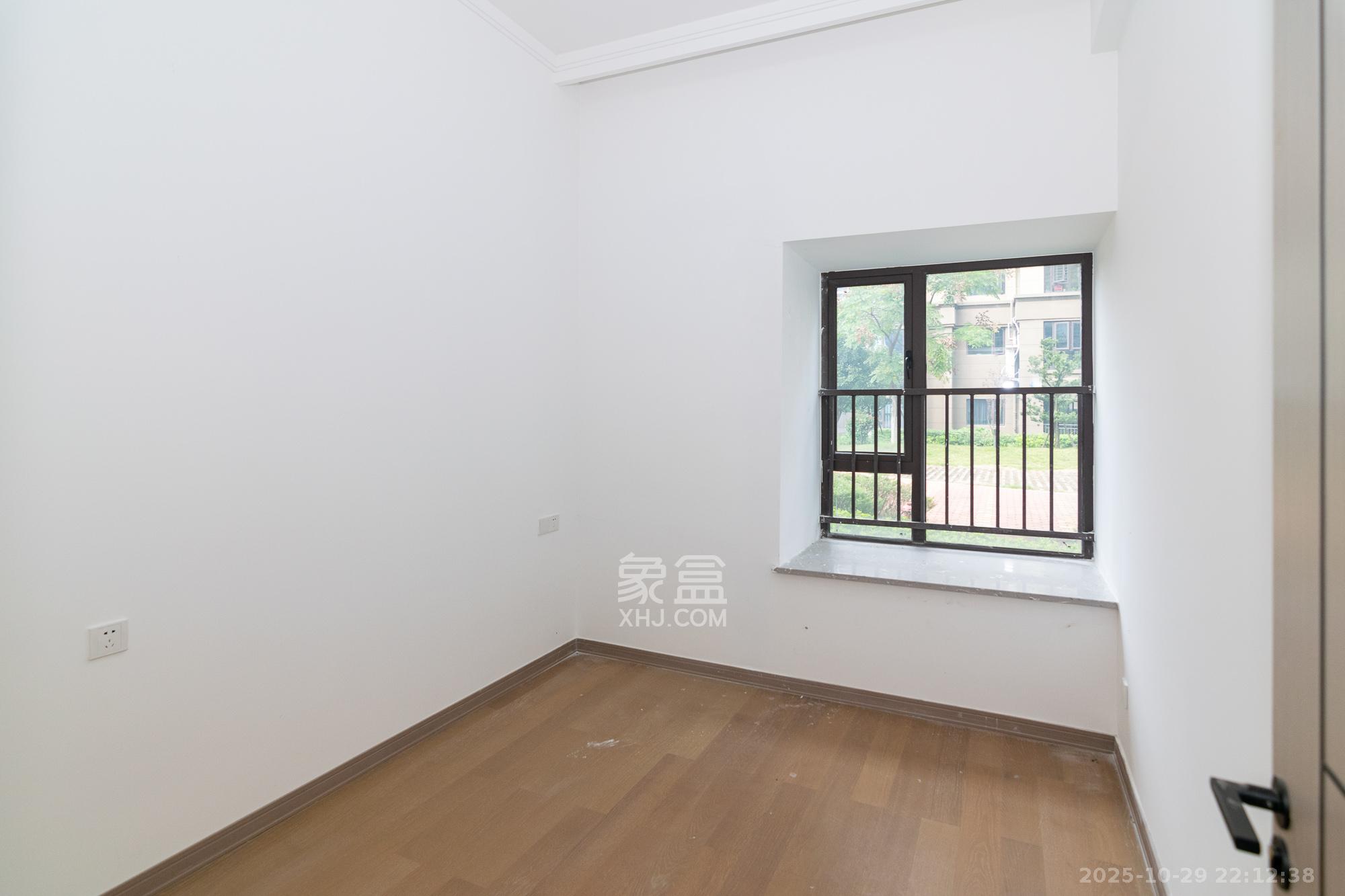 春晖花园  5室1厅2卫    110.0万 春晖花园  5室1厅2卫    110.0万卧室