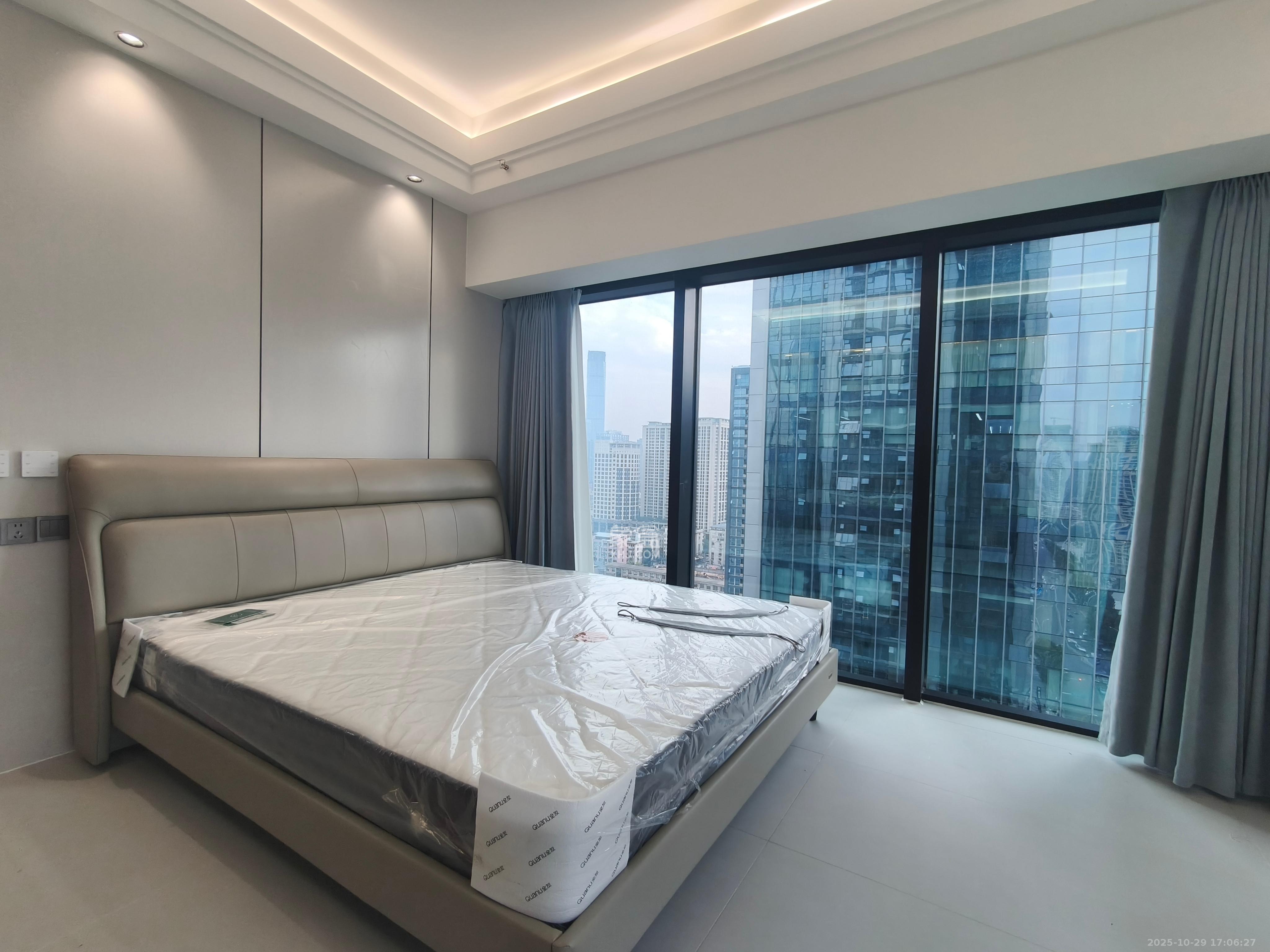 华润置地中心  1室1厅1卫    2200.0元/月 华润置地中心  1室1厅1卫    2200.0元/月