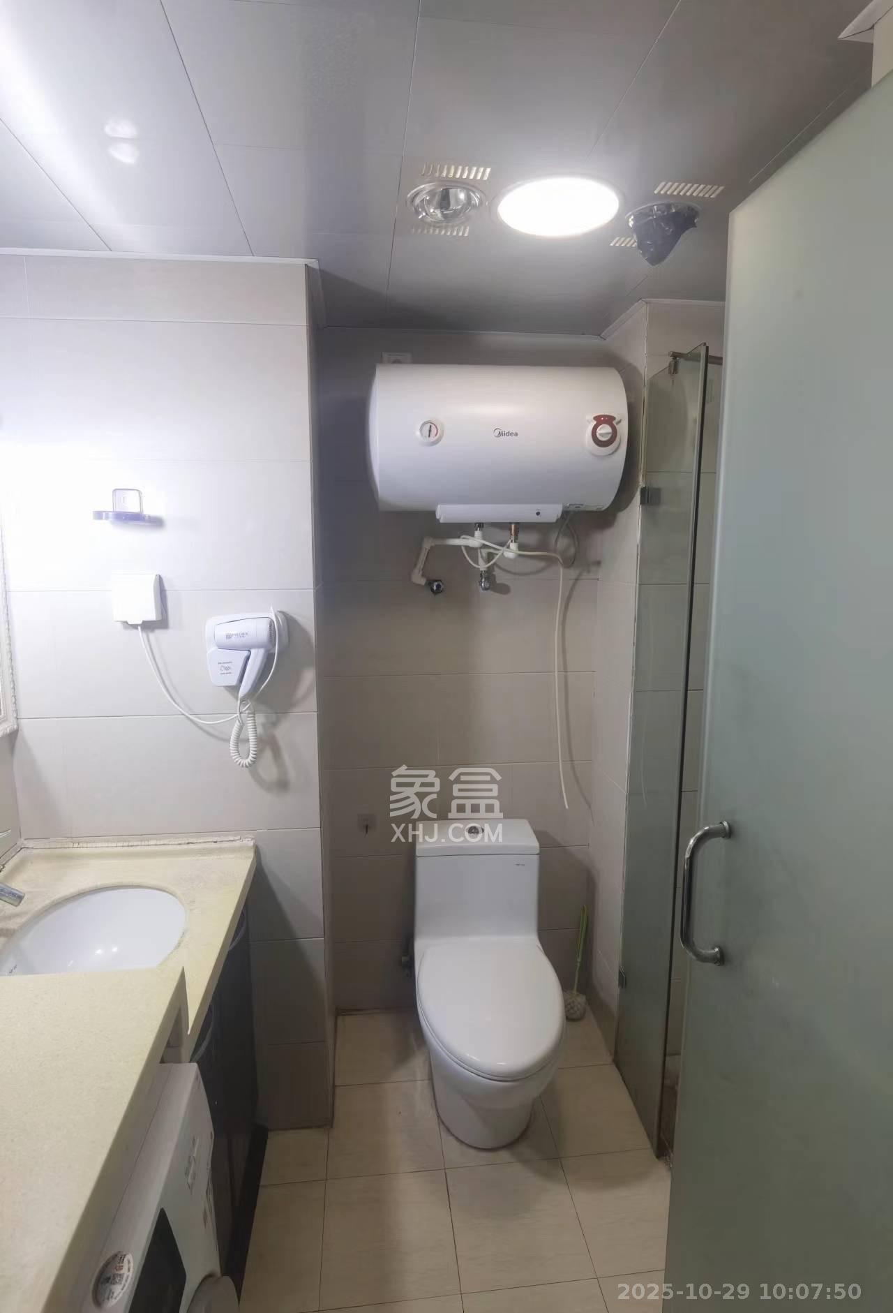 湘腾城市广场  1室0厅1卫    1600.0元/月 湘腾城市广场  1室0厅1卫    1600.0元/月室内图