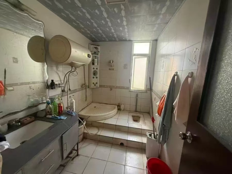 紫荆花园一期  4室2厅3卫    380.0万 紫荆花园一期  4室2厅3卫    380.0万室内图