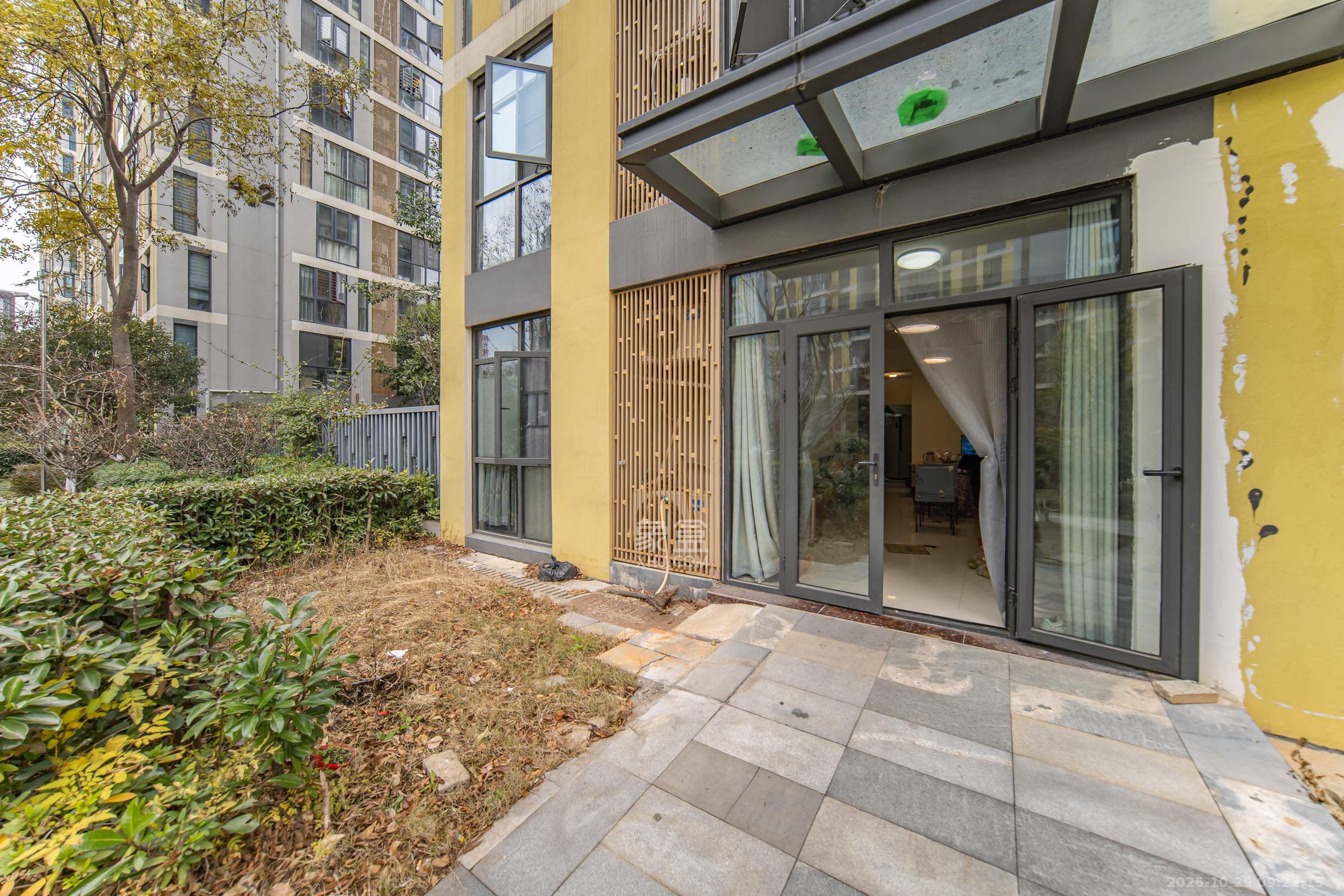 阳光100一期、四五期  3室2厅2卫    3200.0元/月 阳光100一期、四五期  3室2厅2卫    3200.0元/月室内图