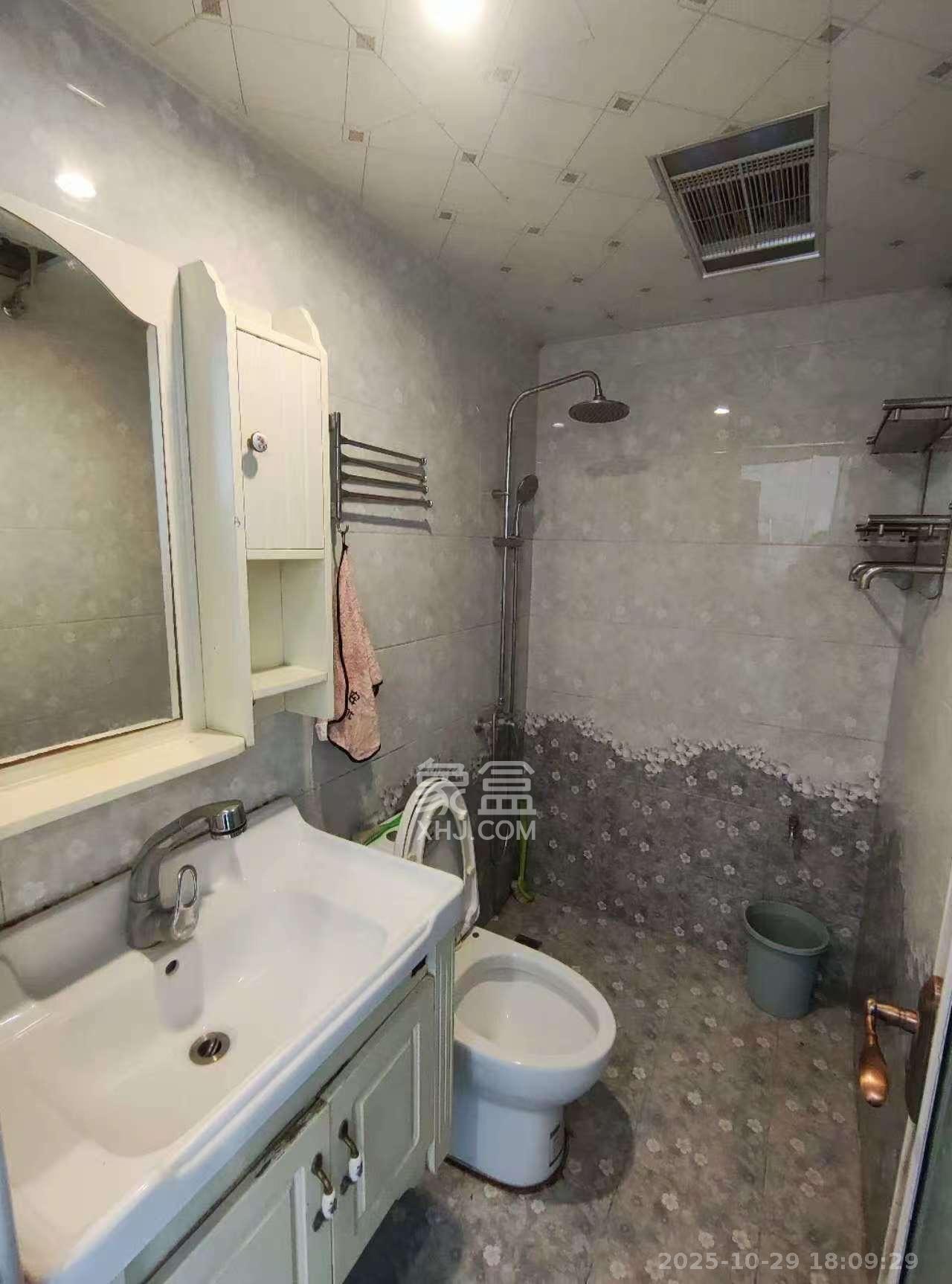 麓谷明珠  1室0厅1卫    1300.0元/月 麓谷明珠  1室0厅1卫    1300.0元/月室内图