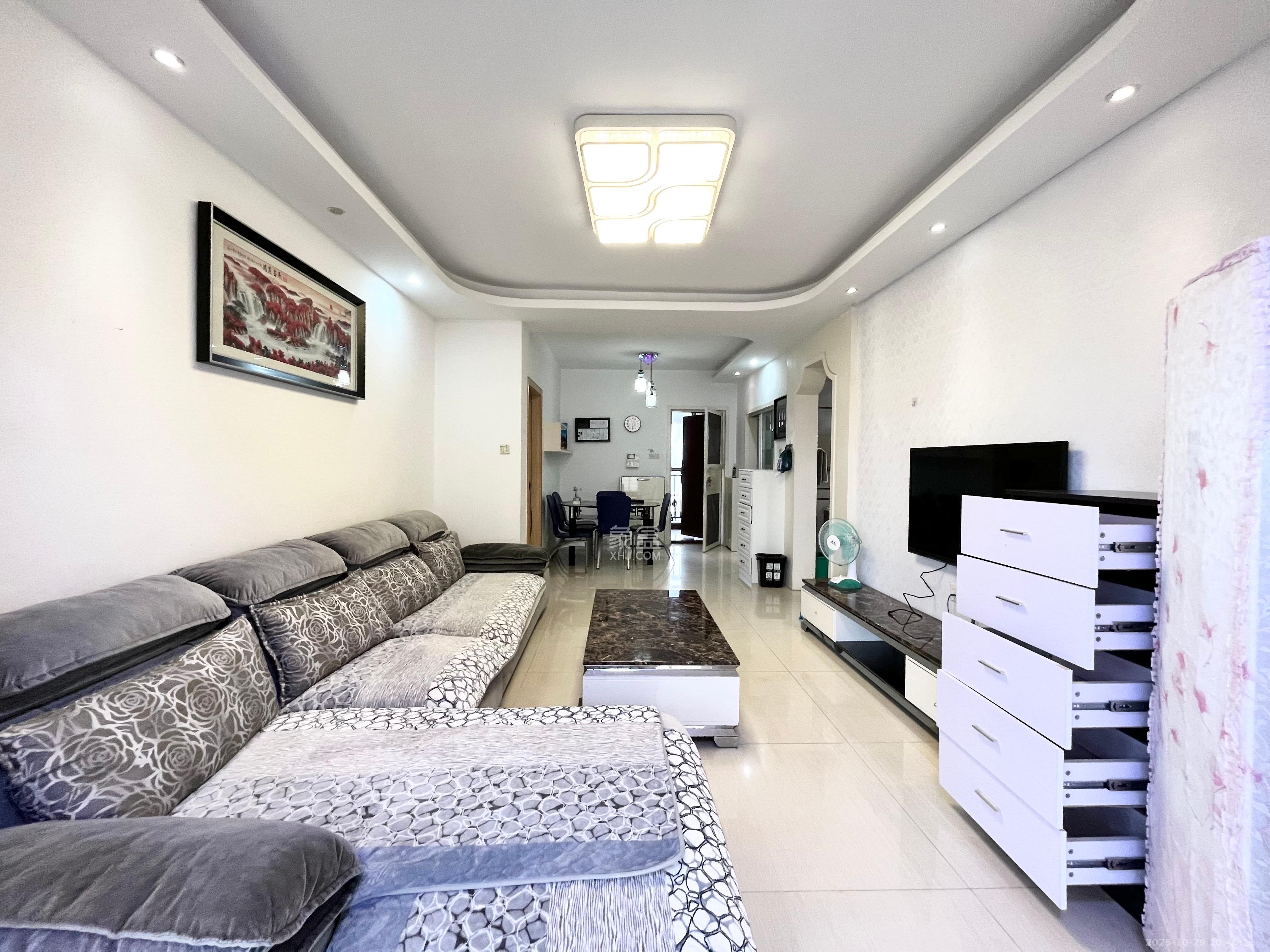 保利麓谷林语C区  2室2厅1卫    2400.0元/月室内图