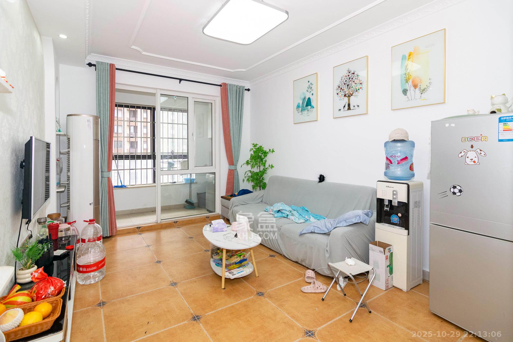 金地三千府(金地湖山樾、金地自在城)  2室2厅1卫    49.0万 金地三千府(金地湖山樾、金地自在城)  2室2厅1卫    49.0万客厅