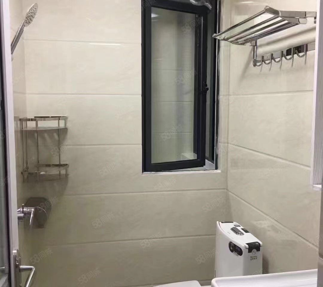 新城吾悦广场  1室1厅1卫    1600.0元/月