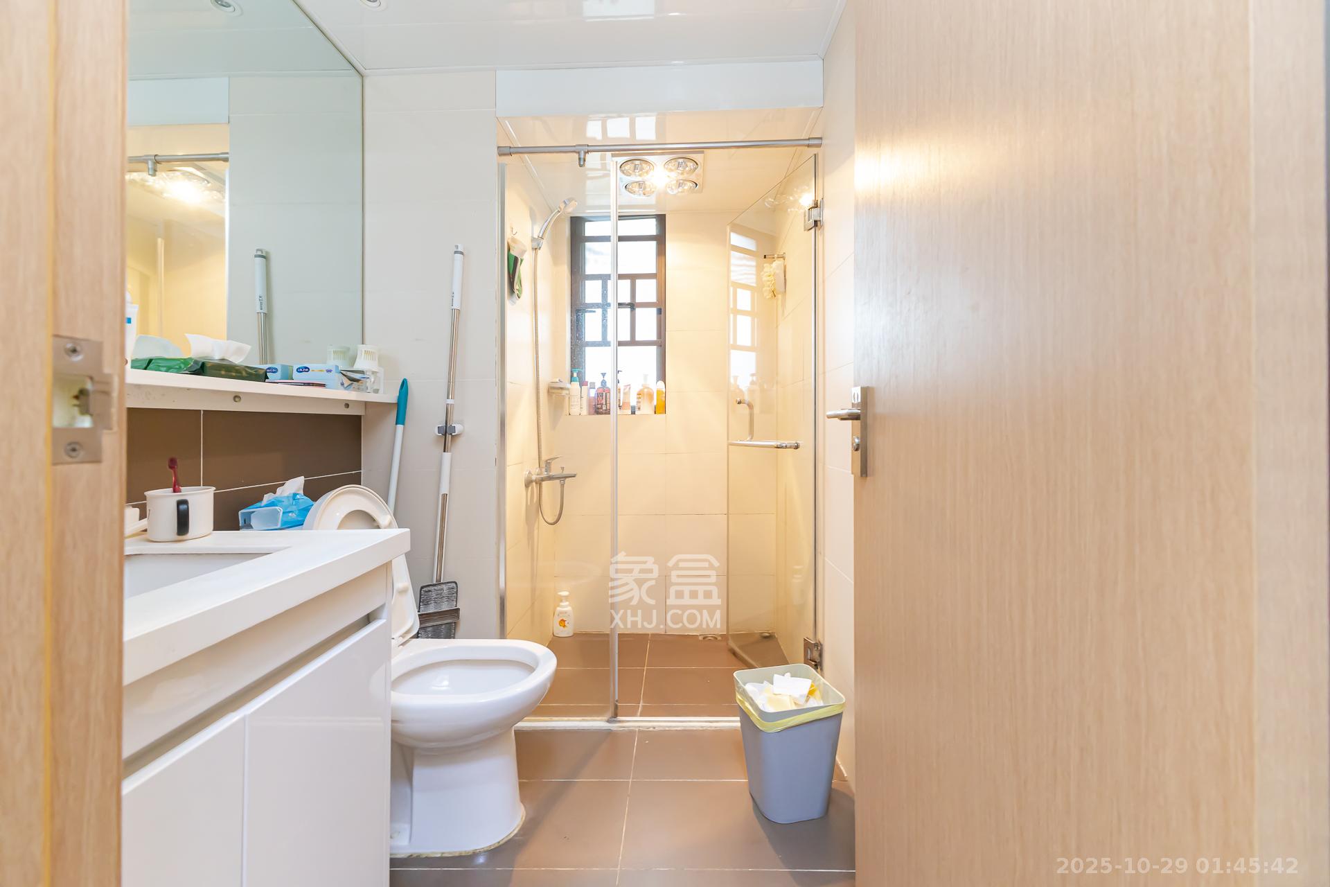 时代倾城二期  2室2厅1卫    65.0万卫生间